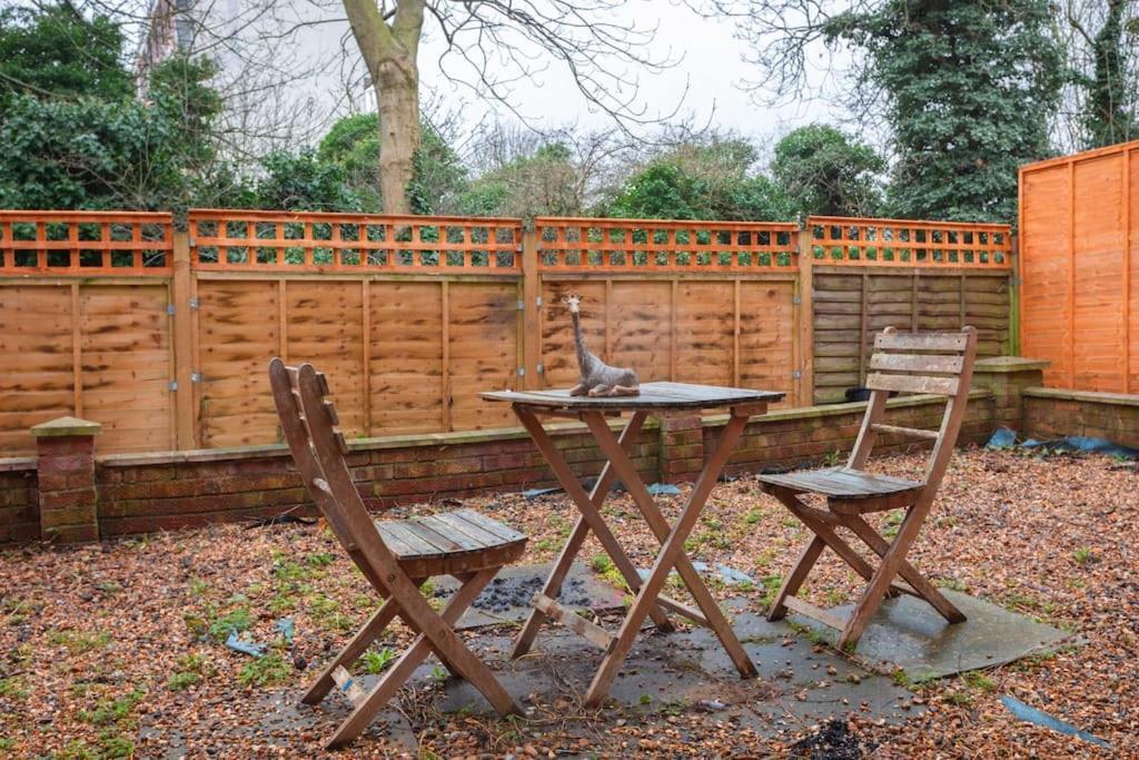 Ground Charming 3 Bedroom Flat With Private Garden Apartment