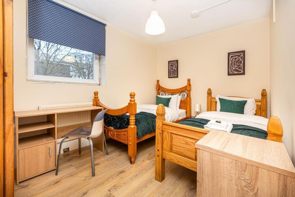 Ground Charming 3 Bedroom Flat With Private Garden London