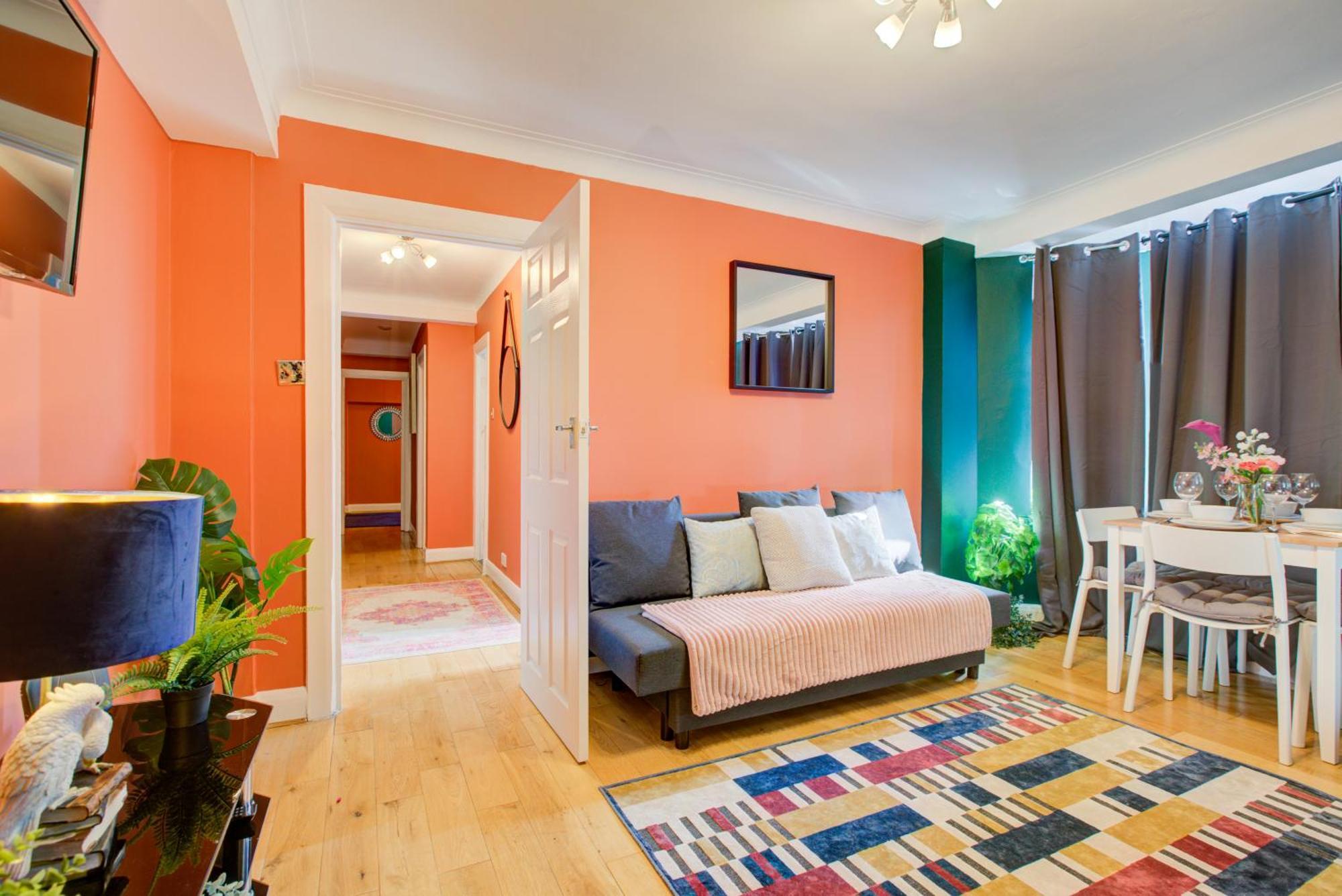 2 Bedroom And Living Flat In Central Londres