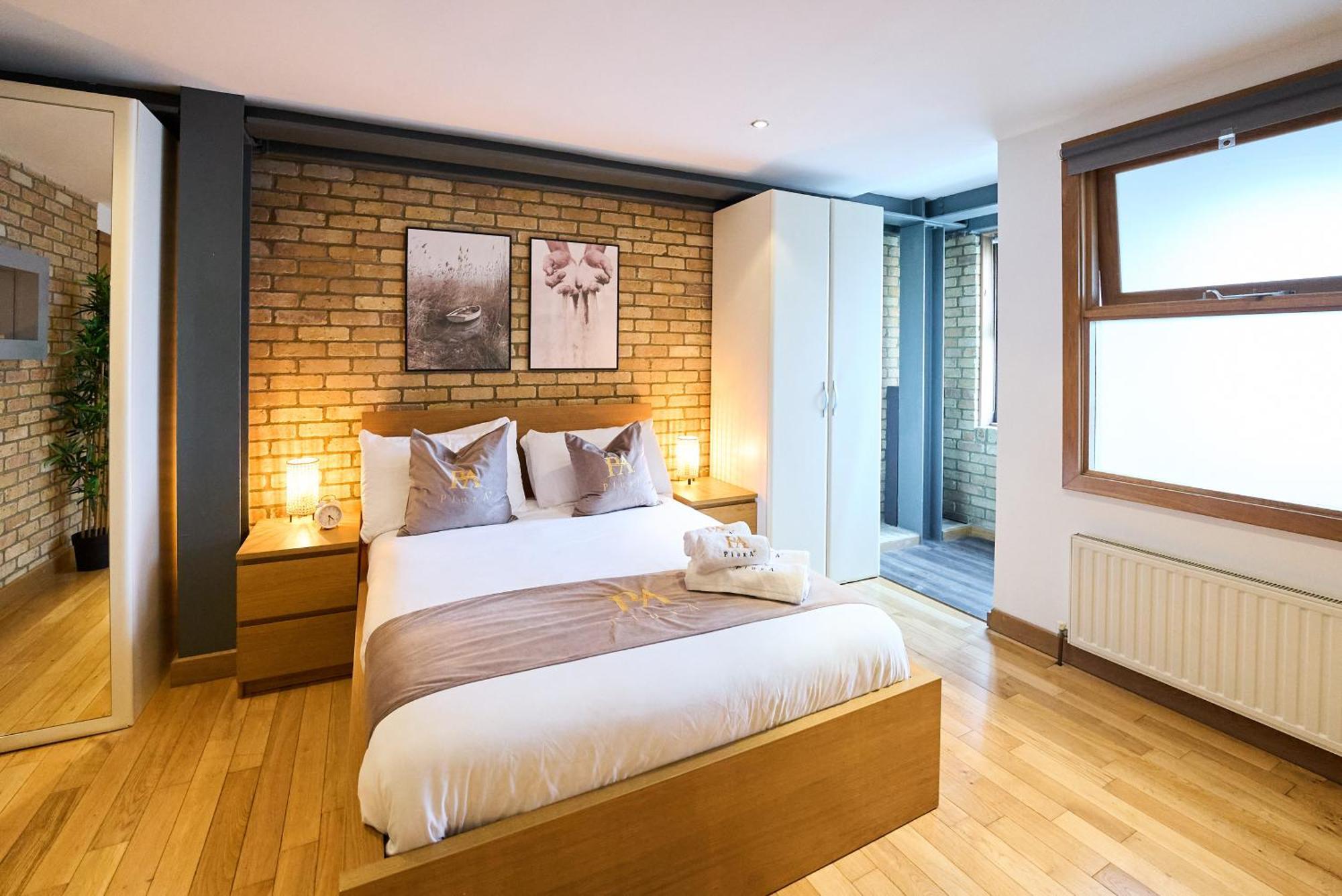 Apartamento Burgundy Bliss Elegant Retreat - Pluxa Mocha Londres