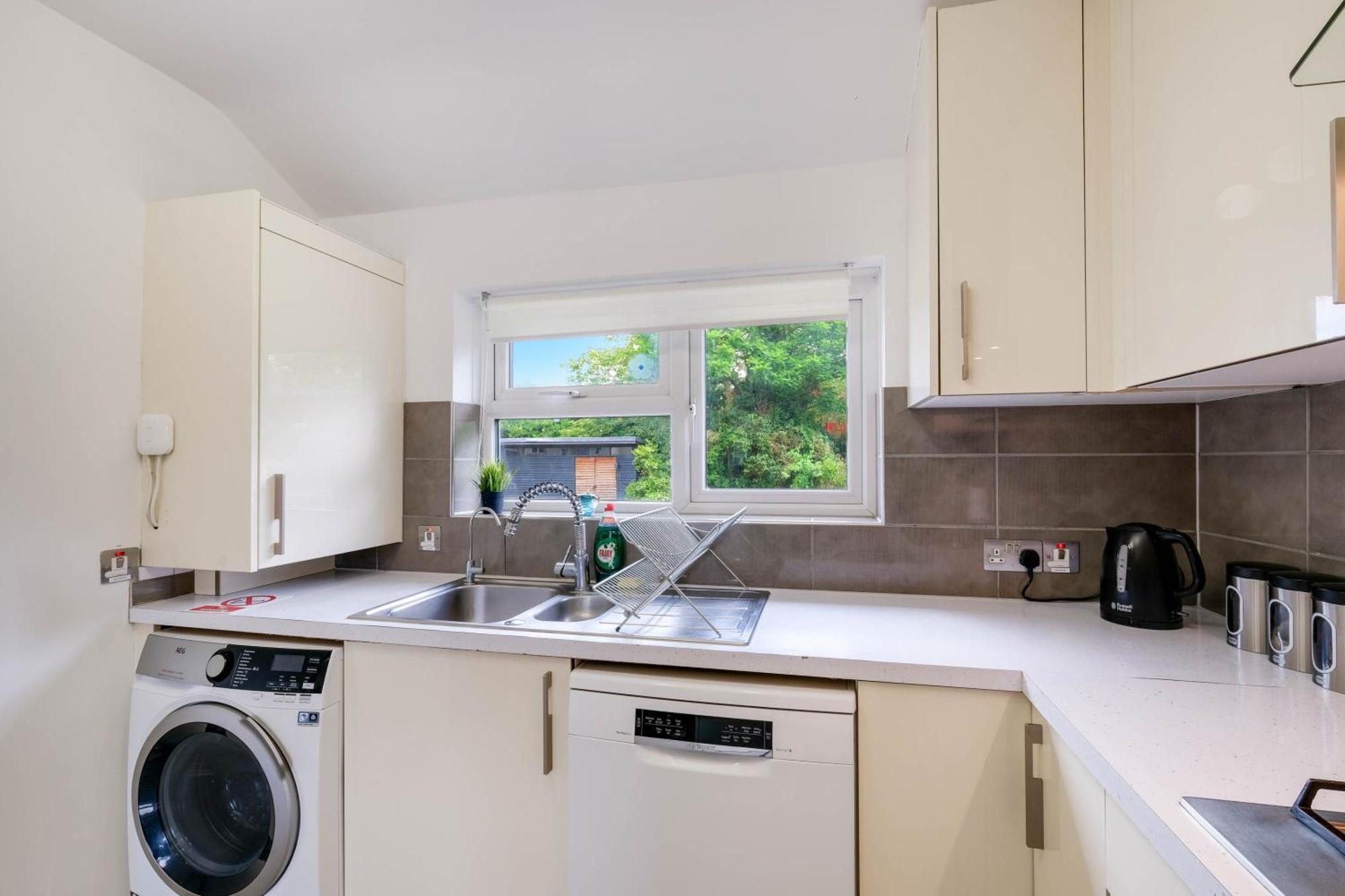 Appartement Hanwell 2 Bedroom Maisonette By 360stays