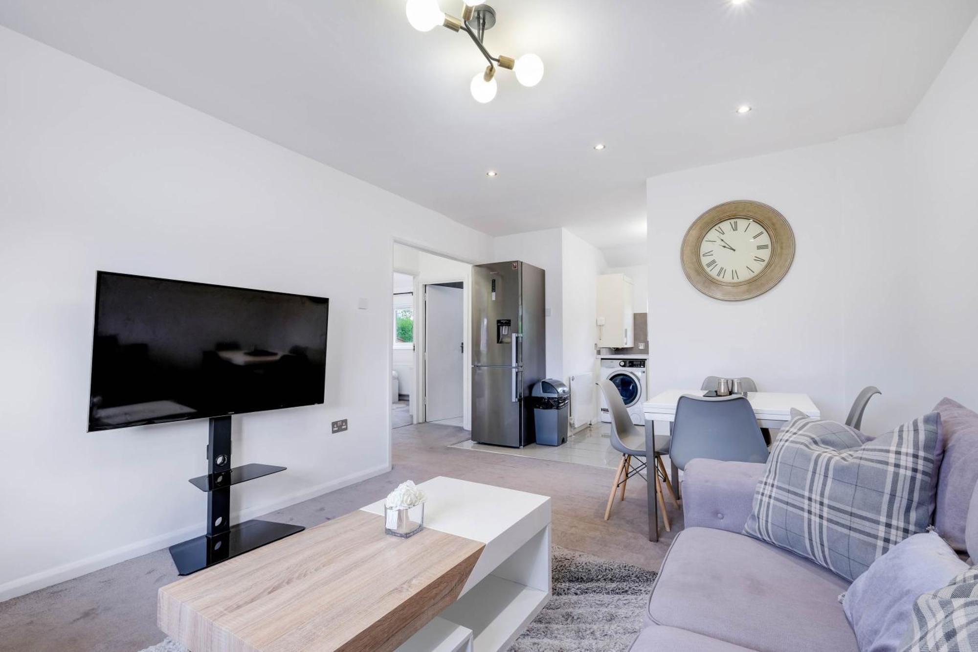 Hanwell 2 Bedroom Maisonette By 360stays Appartement