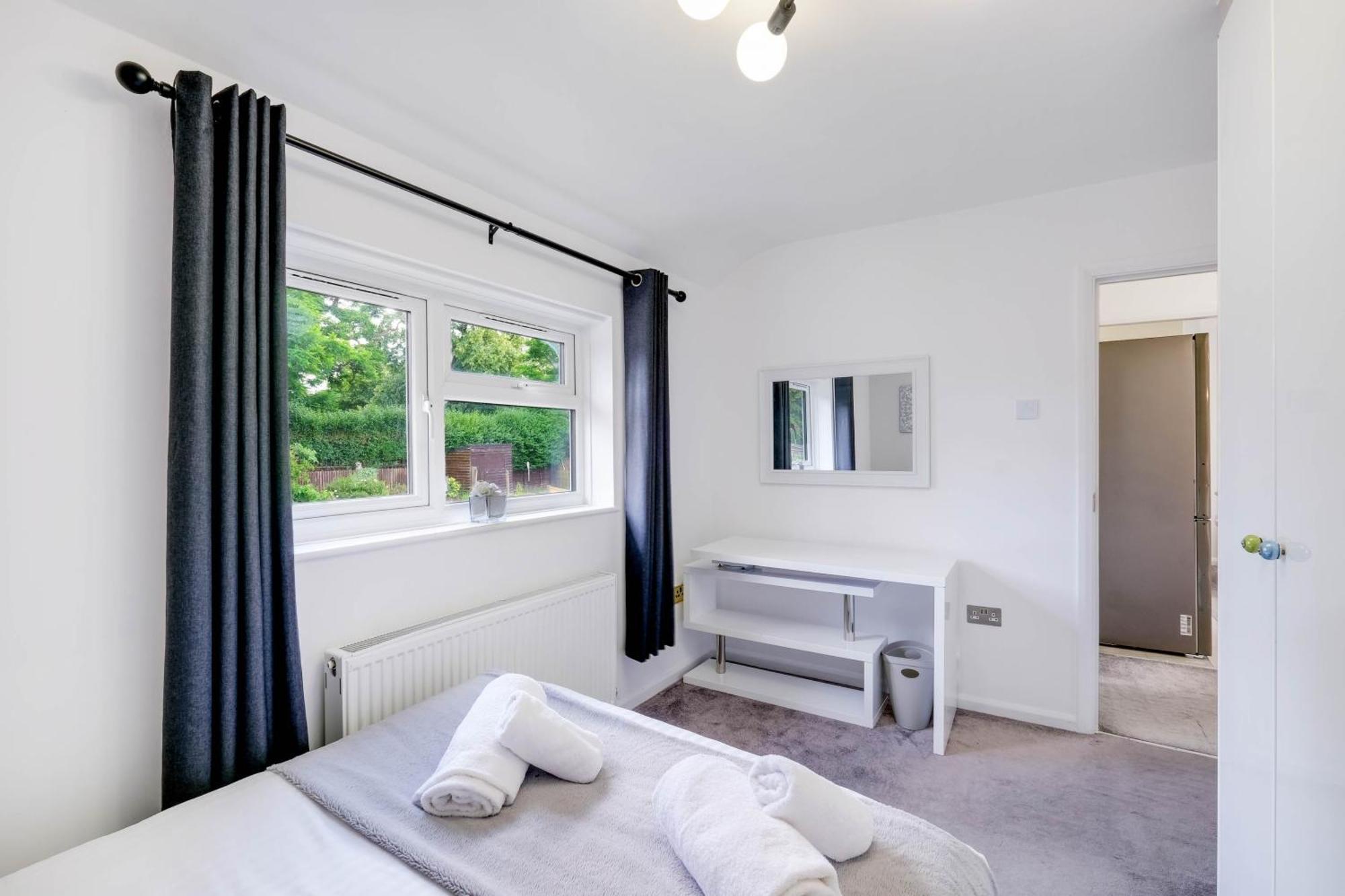 Hanwell 2 Bedroom Maisonette By 360stays Appartement *