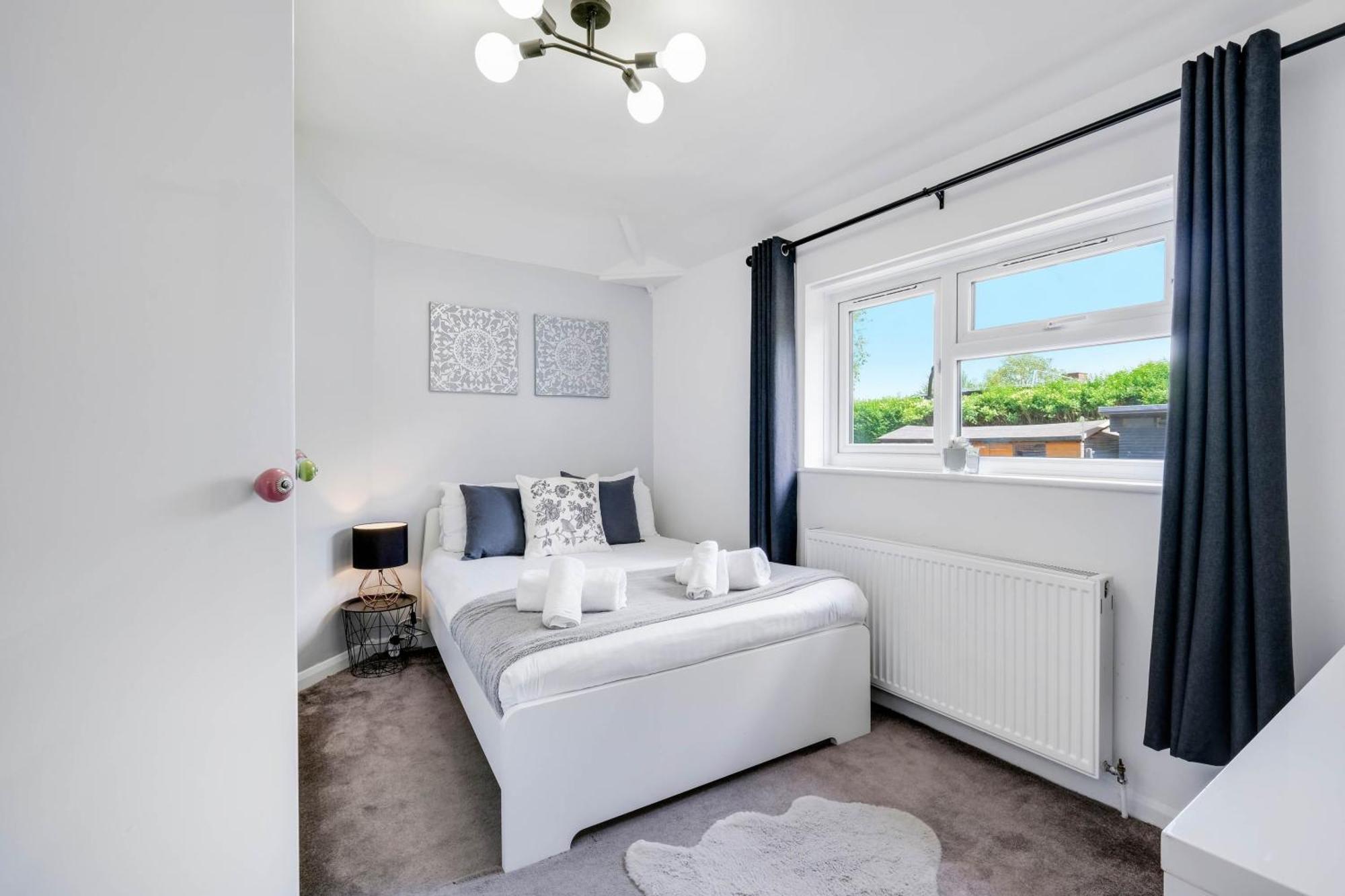 Hanwell 2 Bedroom Maisonette By 360stays Appartement