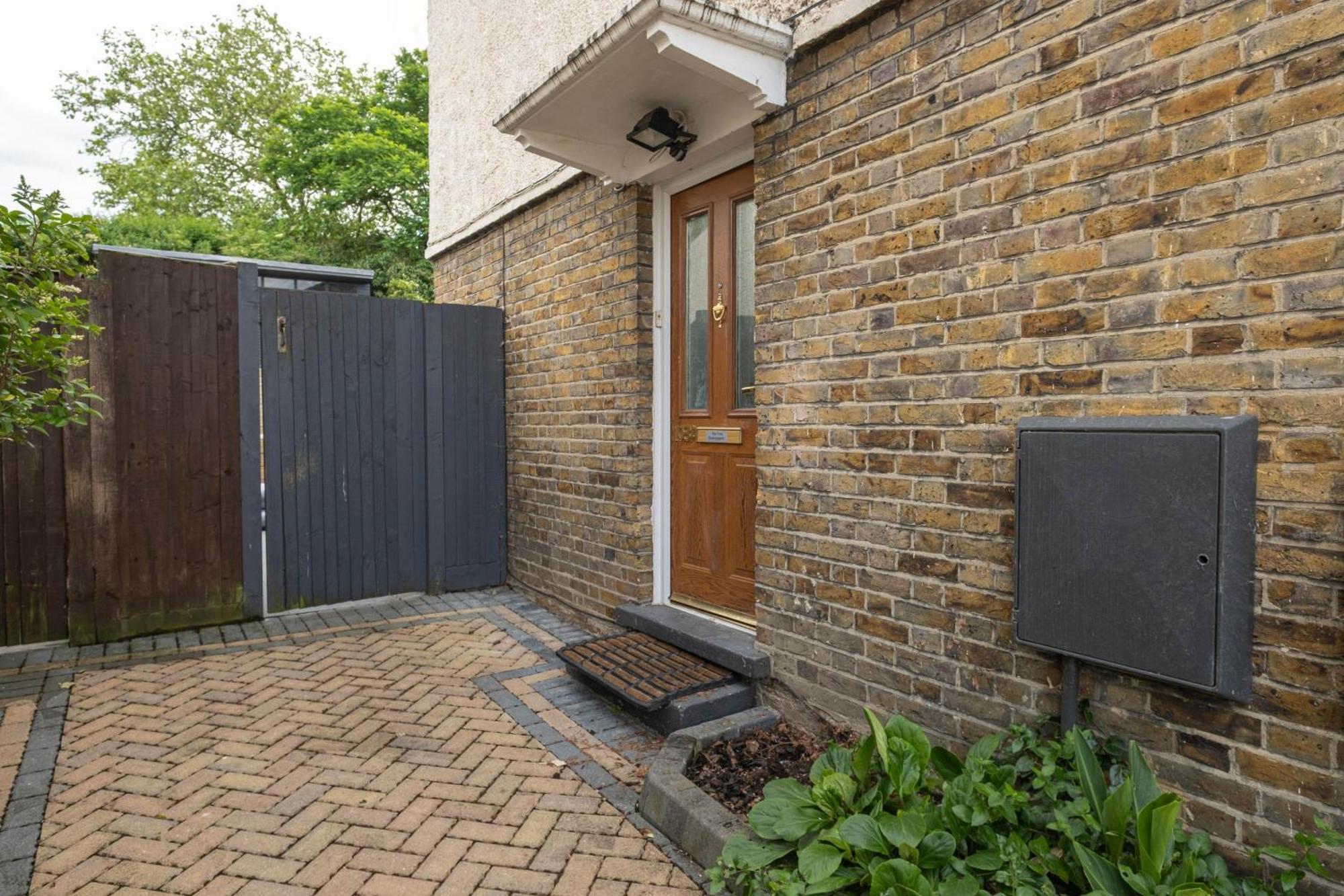 Hanwell 2 Bedroom Maisonette By 360stays Appartement