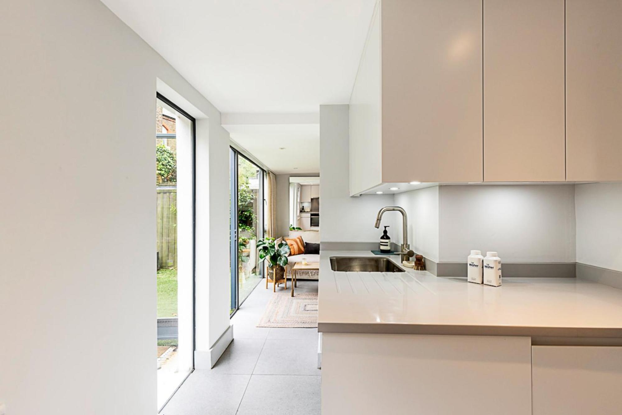 Renovated Historic & Garden In Enclave * Londres