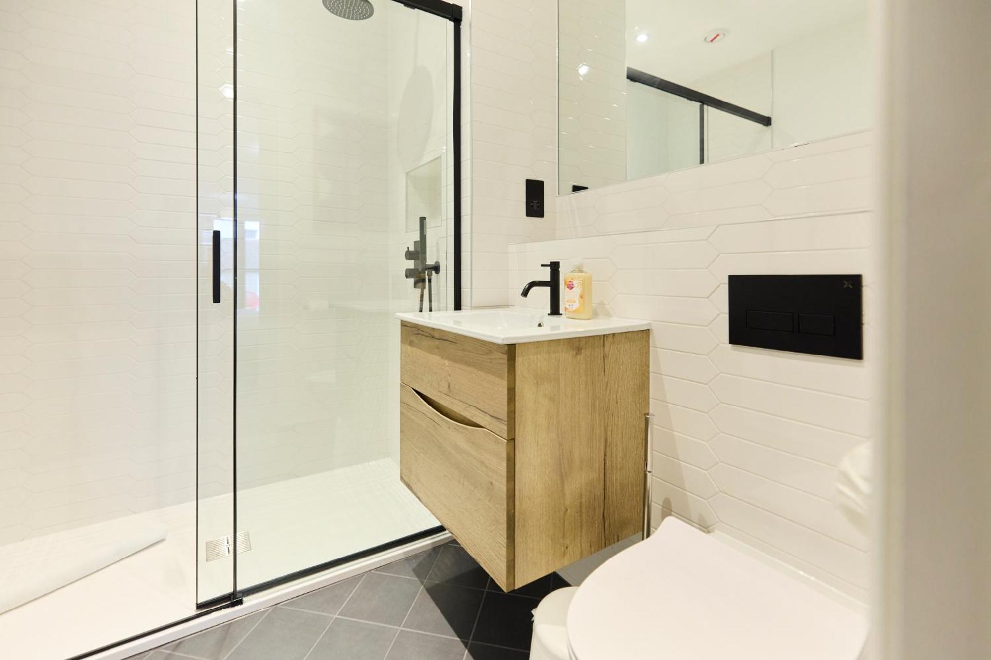 The South Wimbledon Place - Adorable 2bdr Flat With Balcony