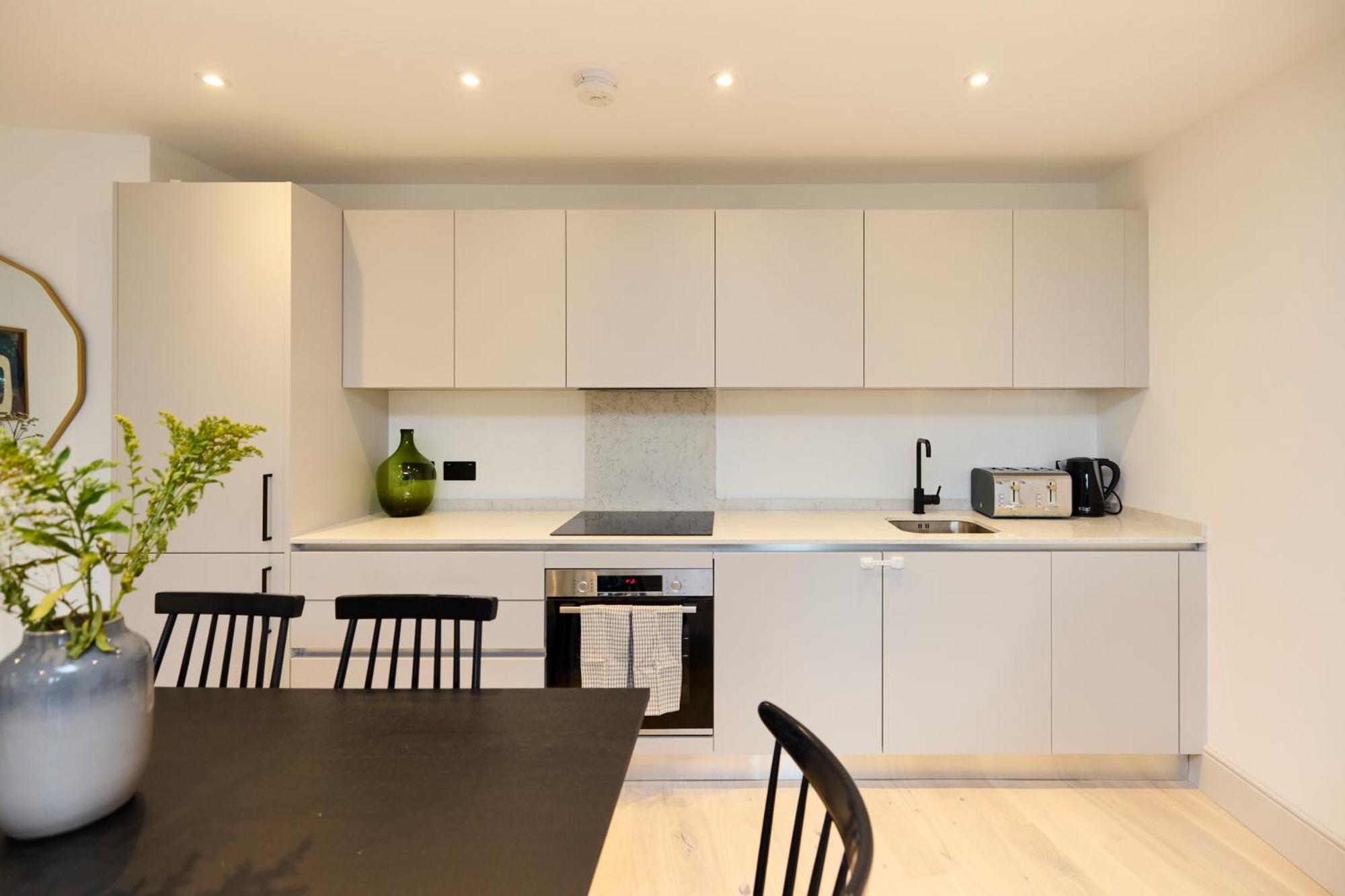 The South Wimbledon Place - Adorable 2bdr Flat With Balcony * London