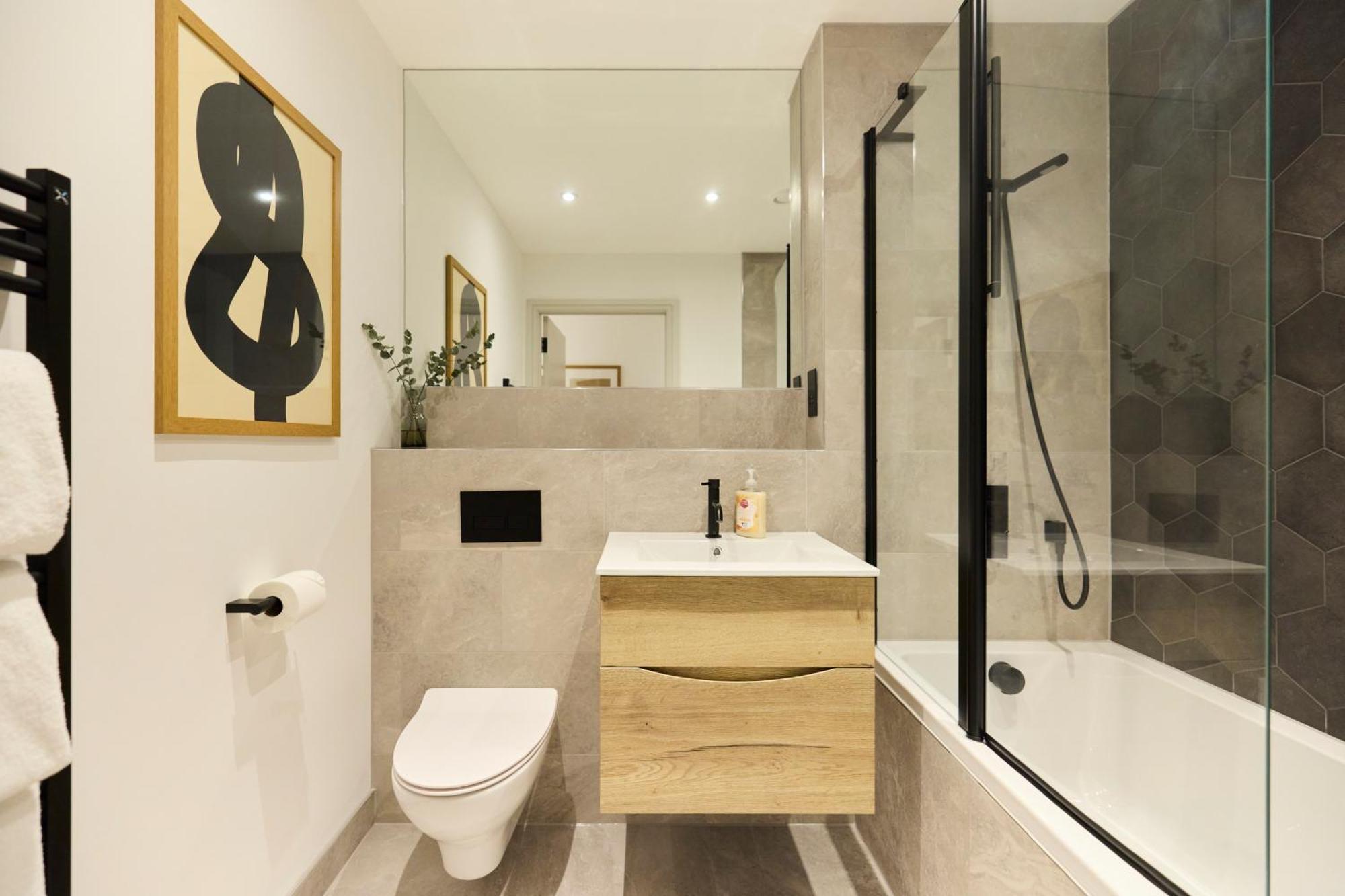 The South Wimbledon Place - Adorable 2bdr Flat With Balcony London
