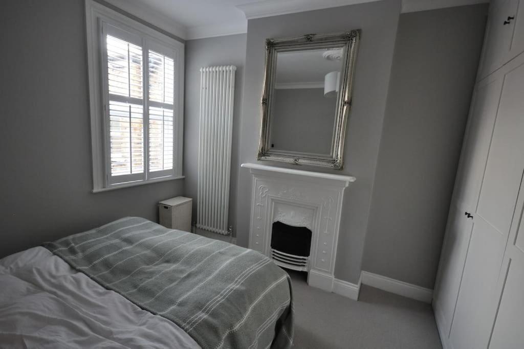 Lovely 2-bed Maisonette With Garden Close To River In Barnes - Mortlake *