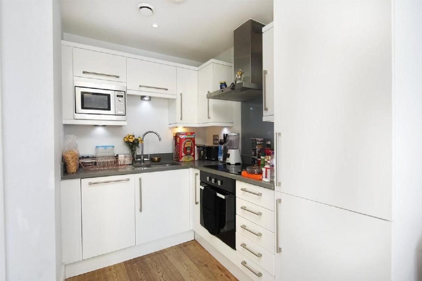 Exquisite One Bed With View And Near Tube * Londres