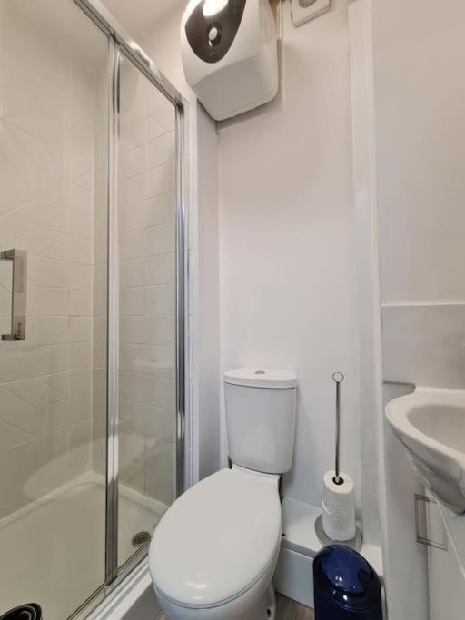 Stylish And Spacious 1 Bedroom Kensal Tube 1a * Londres