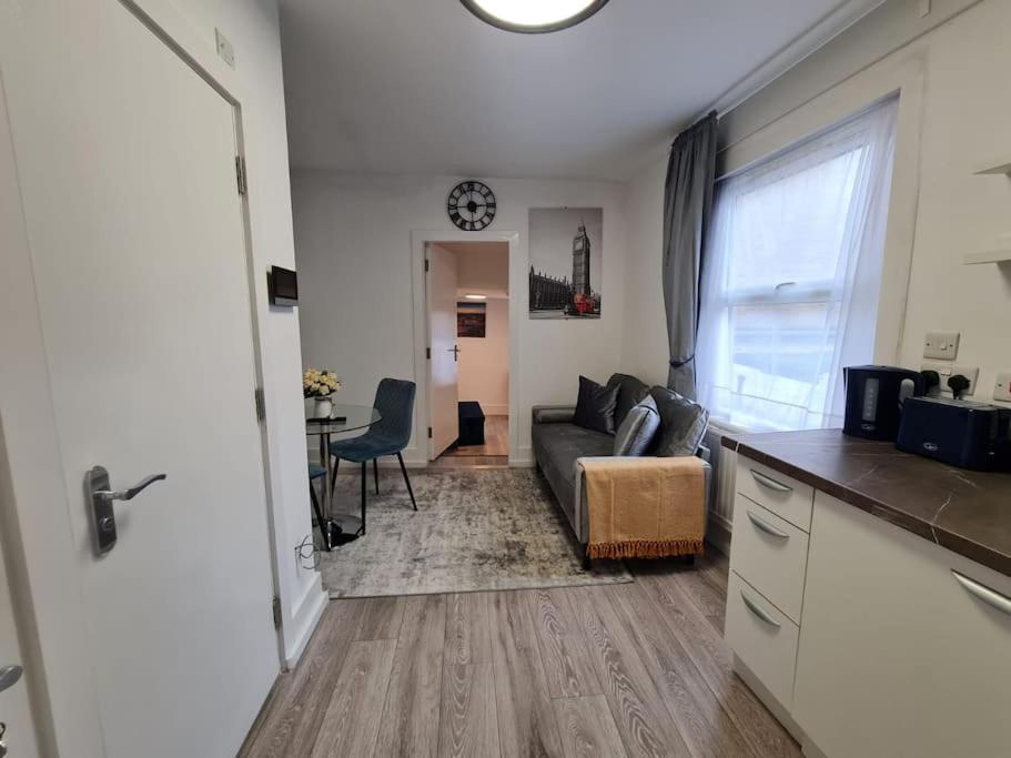 Stylish And Spacious 1 Bedroom Kensal Tube 1a Apartamento *