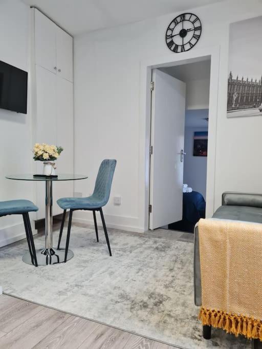 Stylish And Spacious 1 Bedroom Kensal Tube 1a Londres