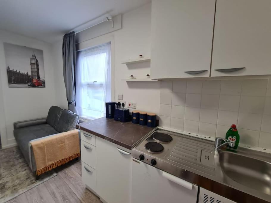 Stylish And Spacious 1 Bedroom Kensal Tube 1a * Londres