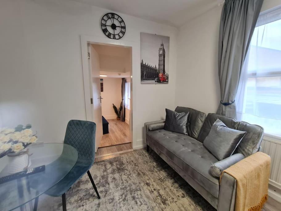 Stylish And Spacious 1 Bedroom Kensal Tube 1a * Londres
