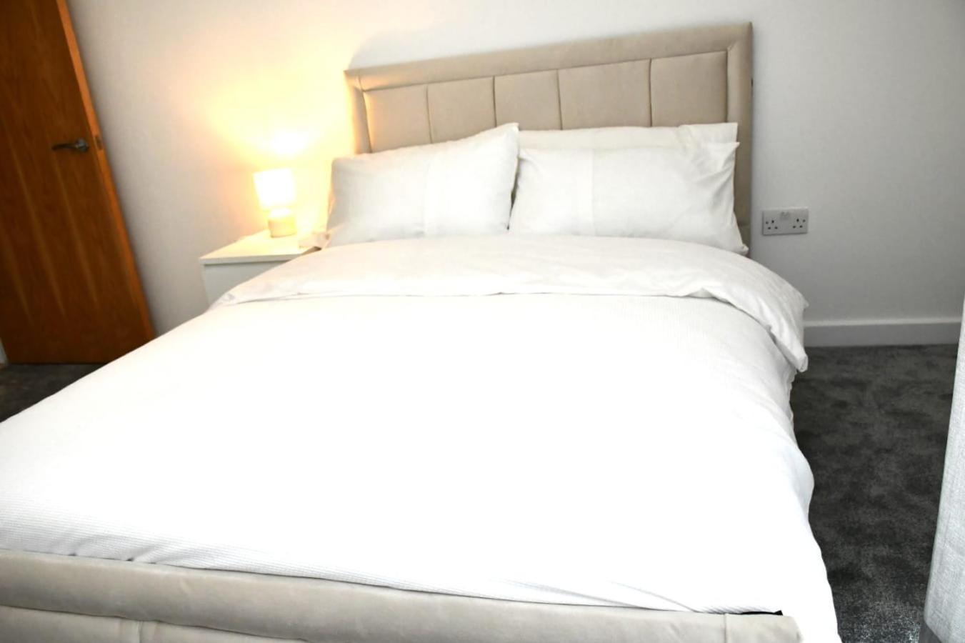 Spacious 2bedroom In Airport Londres