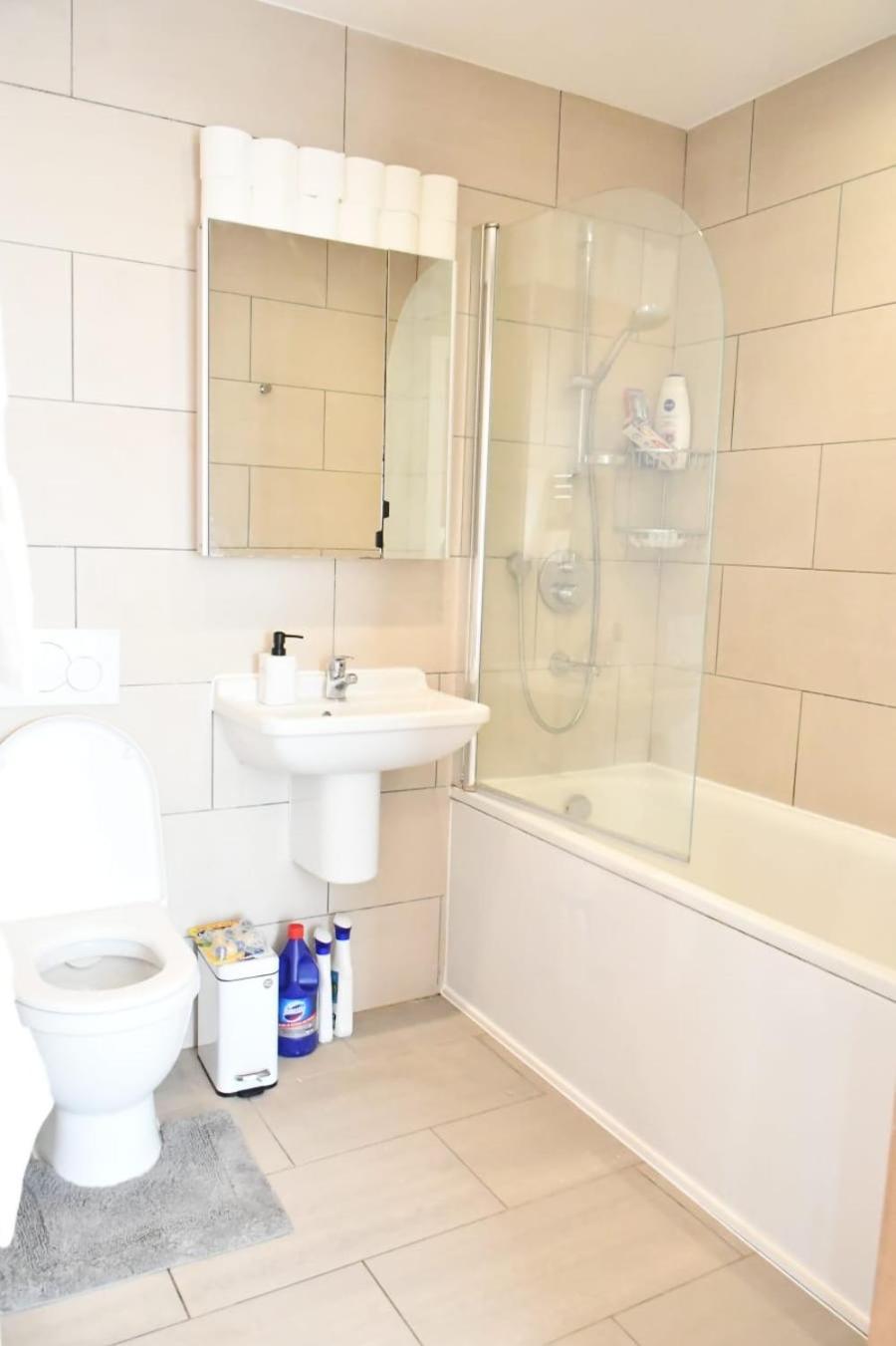 Spacious 2bedroom In Airport Appartement Londres