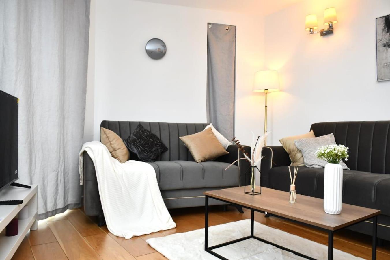 Spacious 2bedroom In Airport *