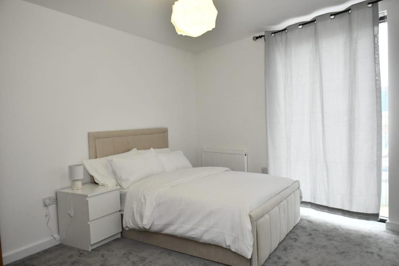Spacious 2bedroom In Airport Londres