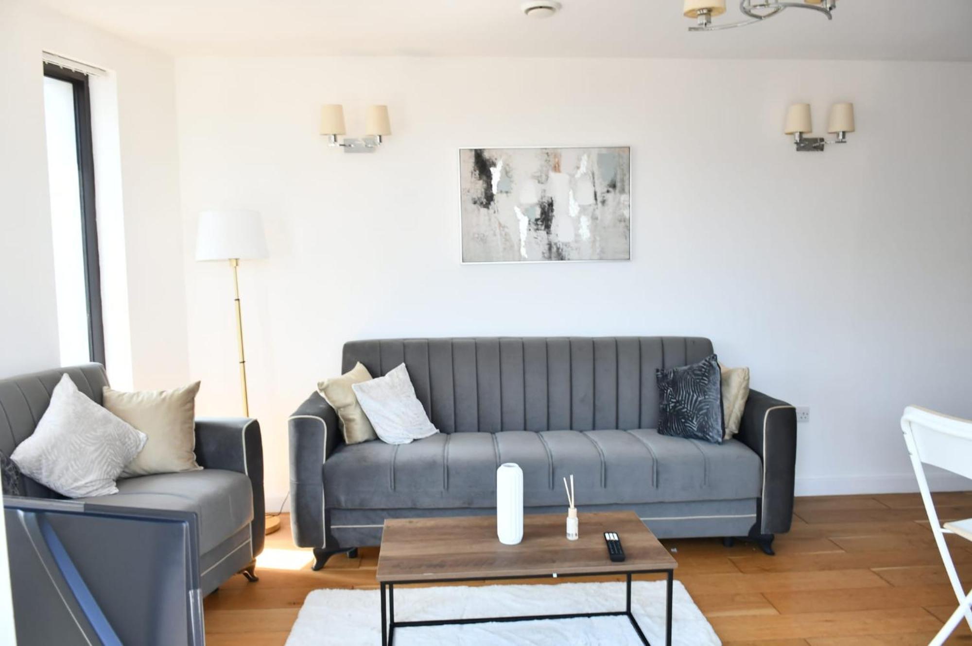 Spacious 2bedroom In Airport Appartement *