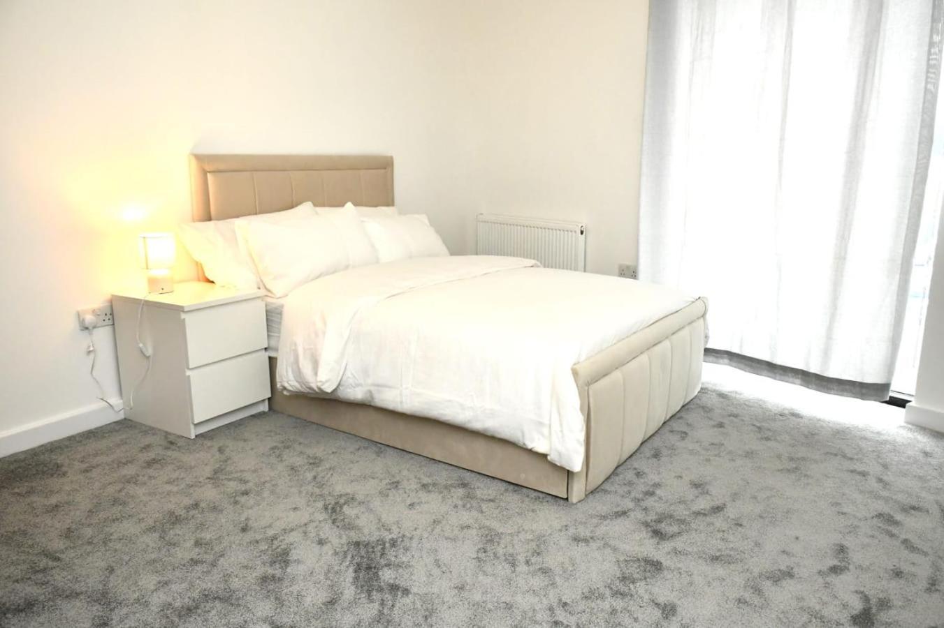 Spacious 2bedroom In Airport Appartement Londres