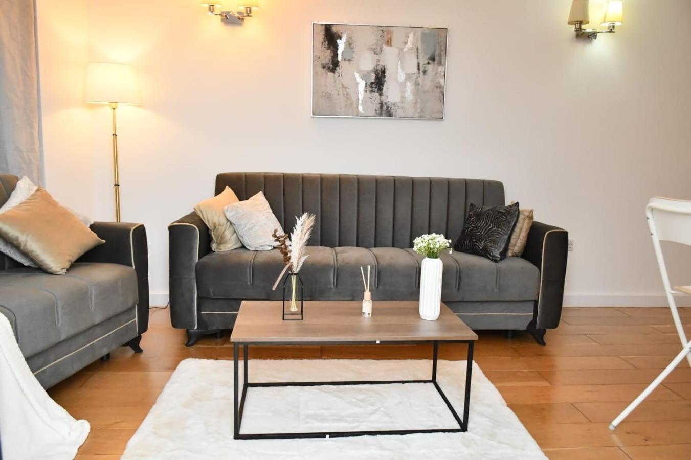 Spacious 2bedroom In Airport * Londres