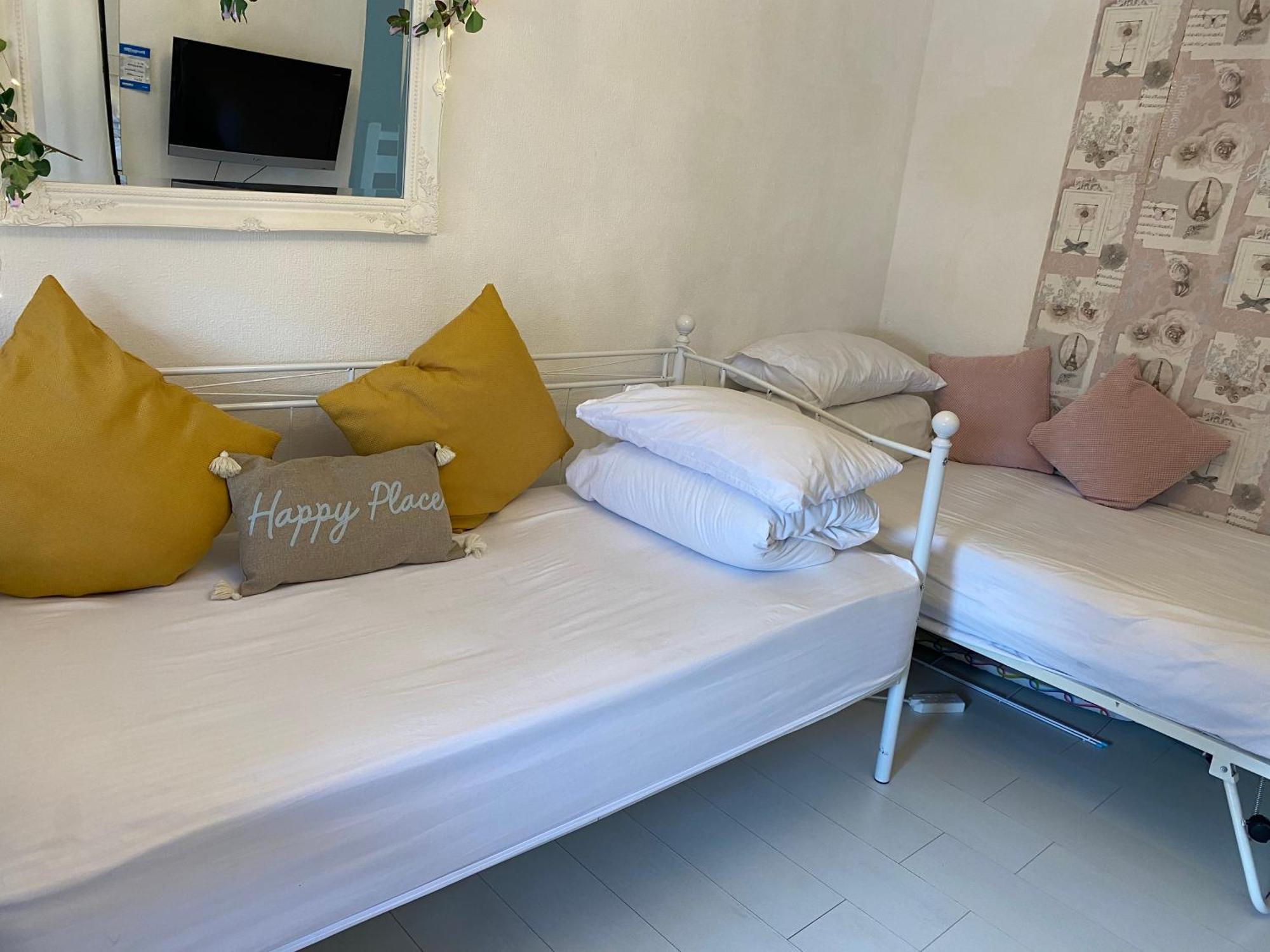 Happy Place With Kitchenette- Female Only * Londres
