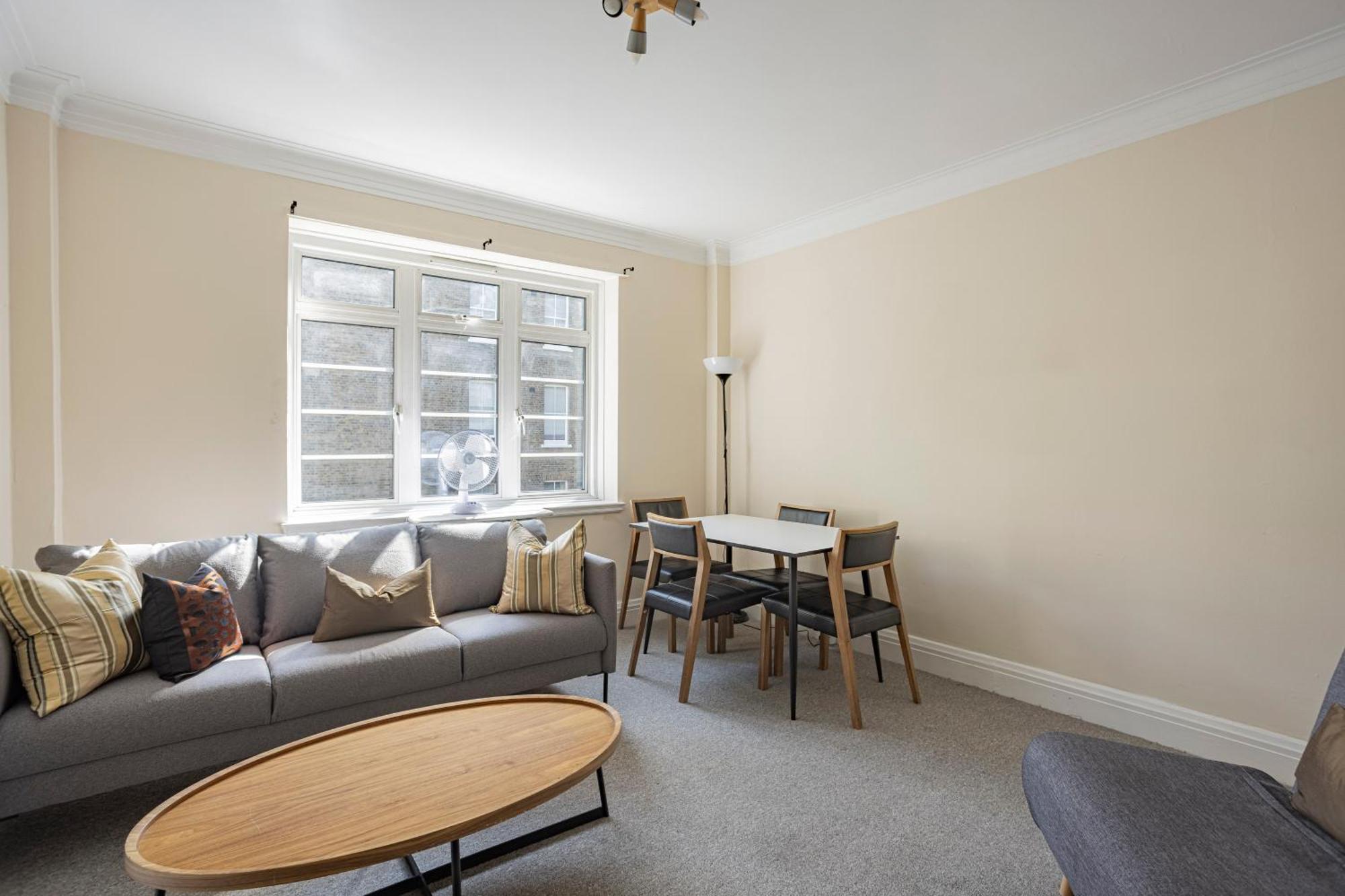 Three Bed Flat Near Earls Court Tube Londres