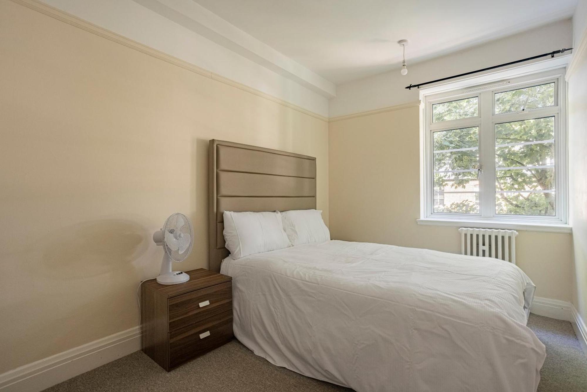 Three Bed Flat Near Earls Court Tube Appartement *