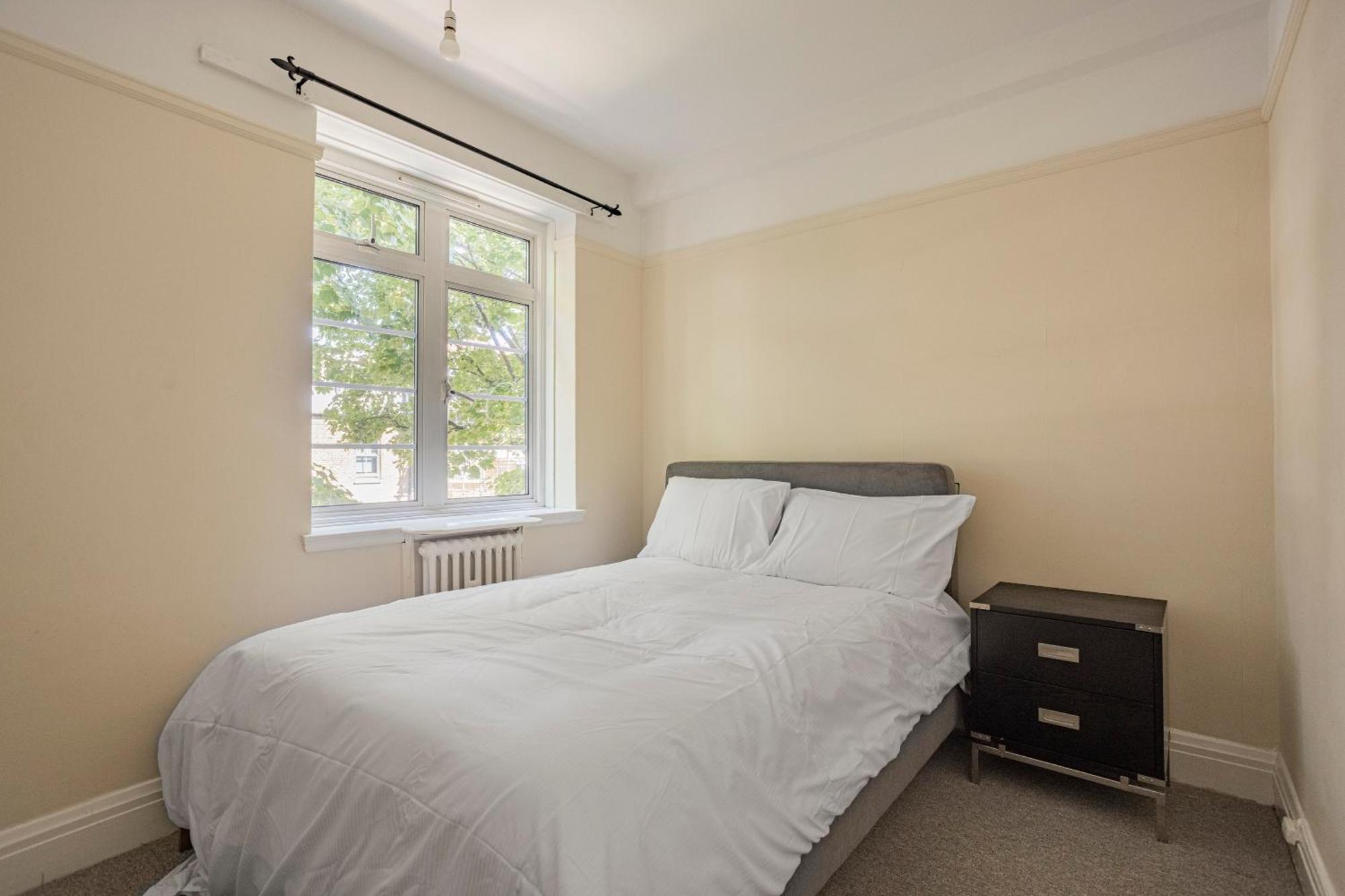 Three Bed Flat Near Earls Court Tube * Londres