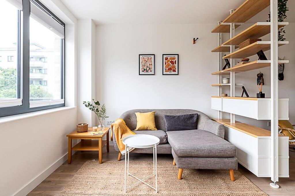 Well-connected Cosy And Bright Modern Flat Londres