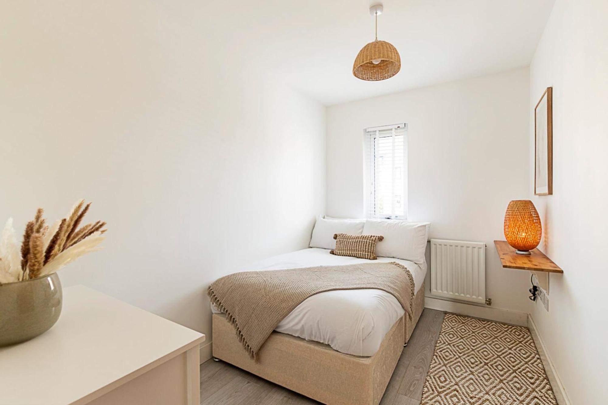 Semi-detached House With Modern Bespoke Interior Hébergement de vacances Londres