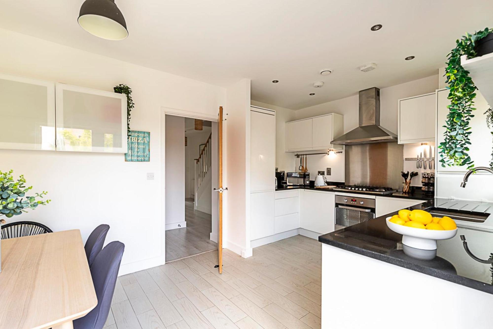 Hébergement de vacances Semi-detached House With Modern Bespoke Interior Londres
