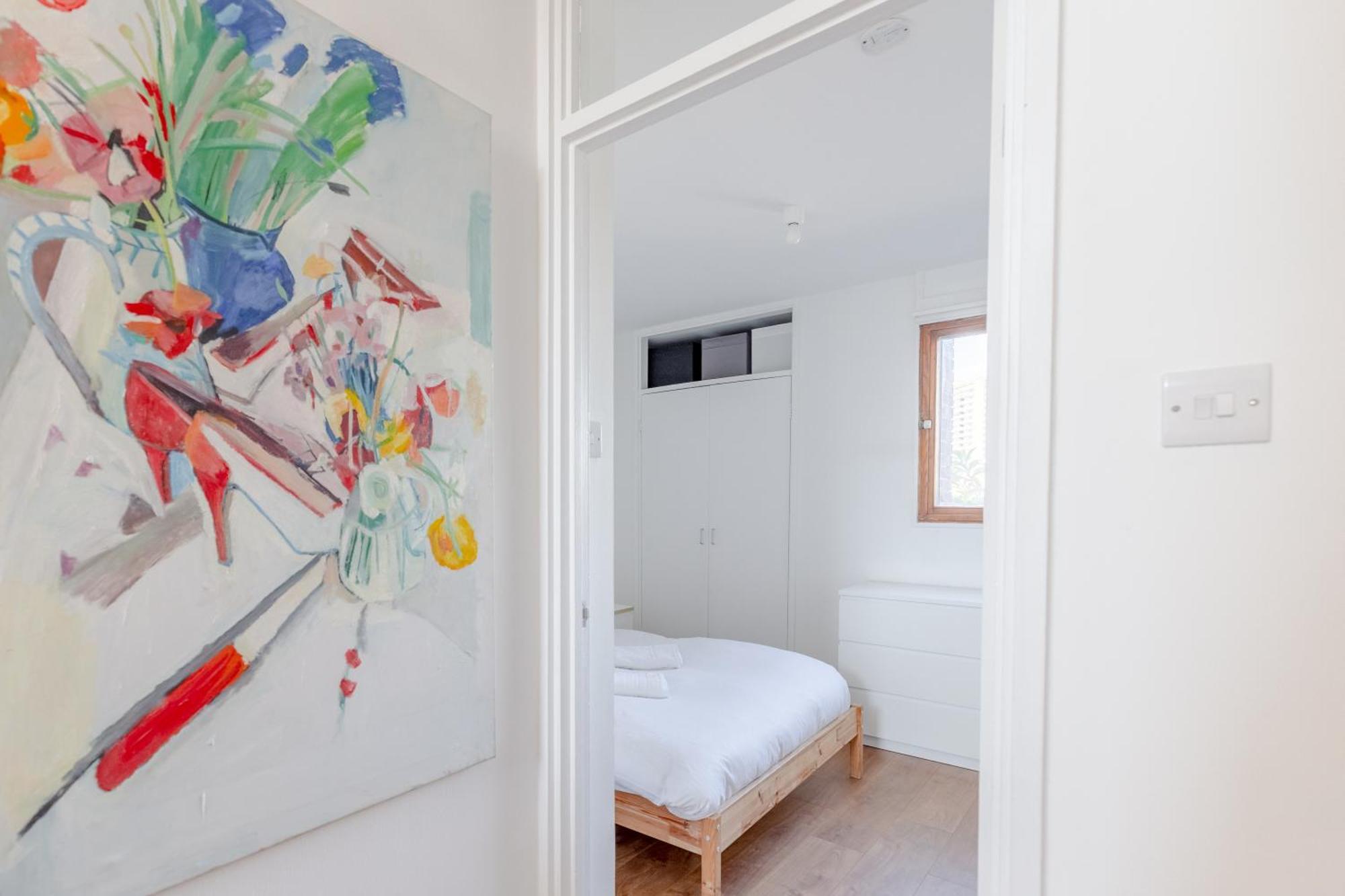 Unique Spacious Central 3 Bedroom With Rooftop Terrace