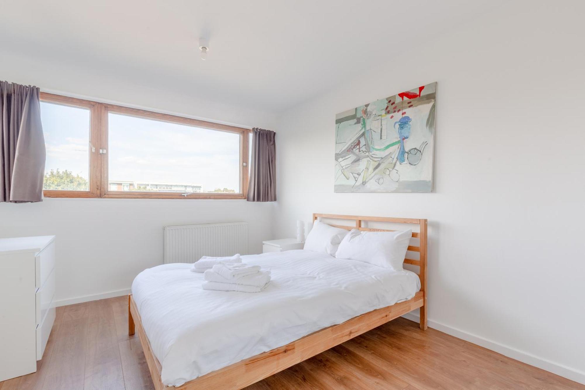 Unique Spacious Central 3 Bedroom With Rooftop Terrace