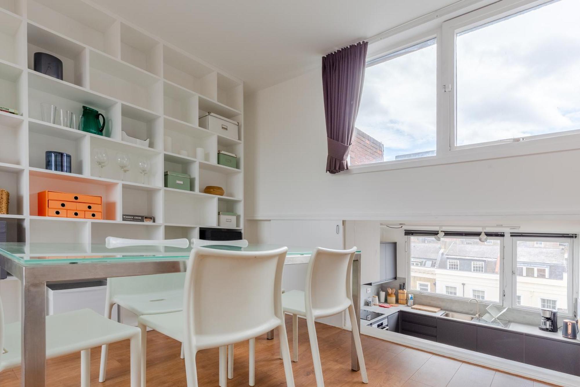 Unique Spacious Central 3 Bedroom With Rooftop Terrace
