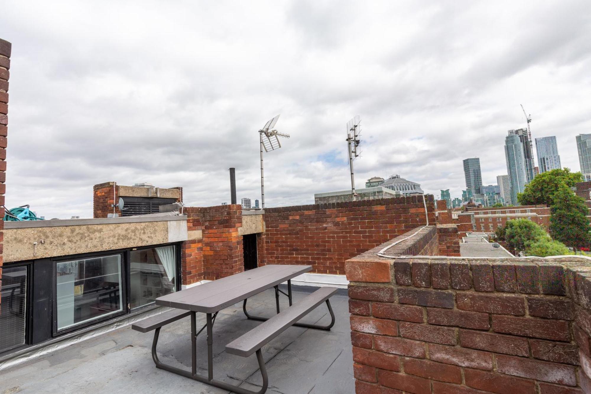 Unique Spacious Central 3 Bedroom With Rooftop Terrace Appartement