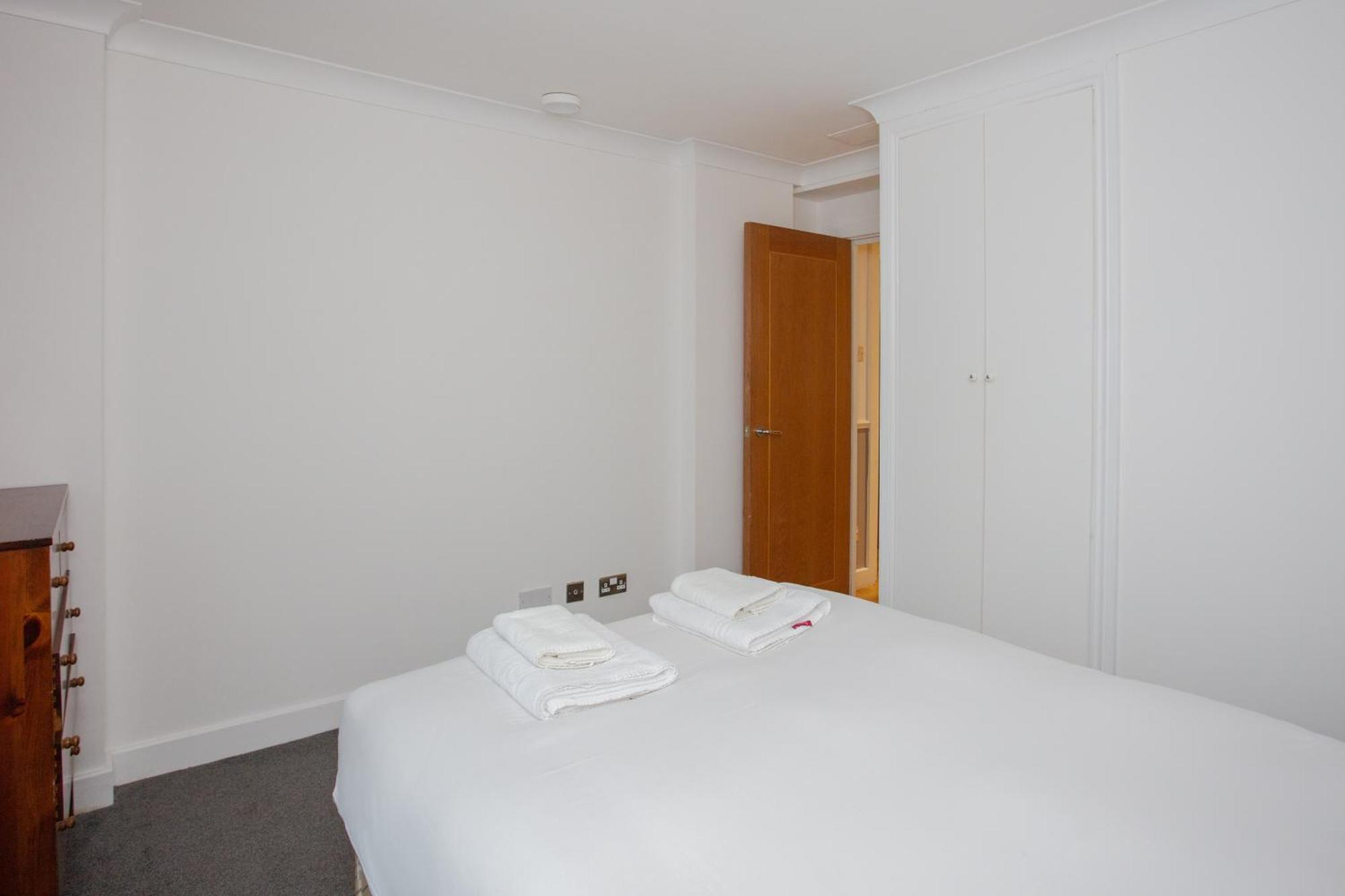 1 Bedroom On The Riverbank Near St Paul's *