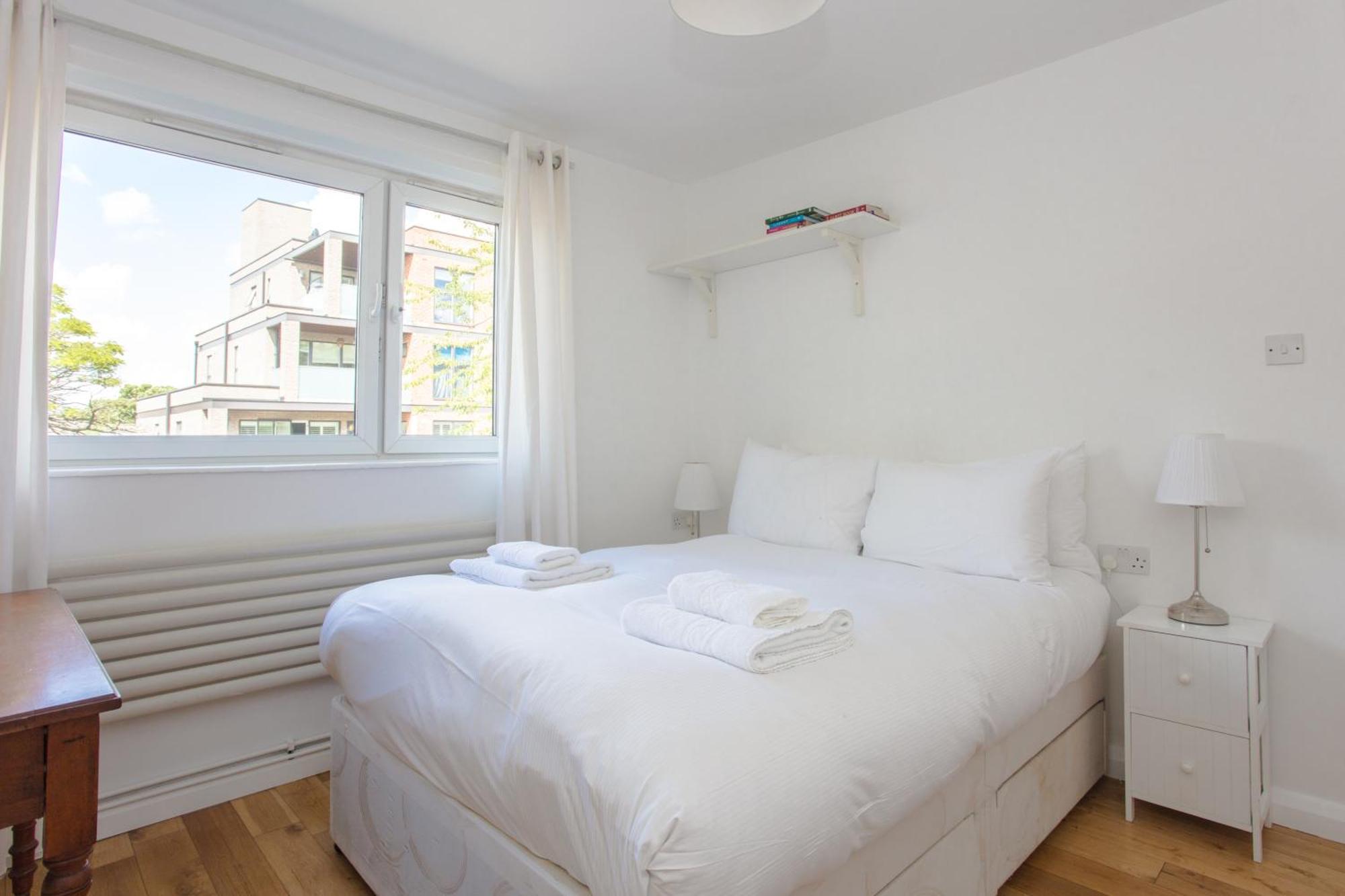 Modern 3 Bedroom In Brixton *