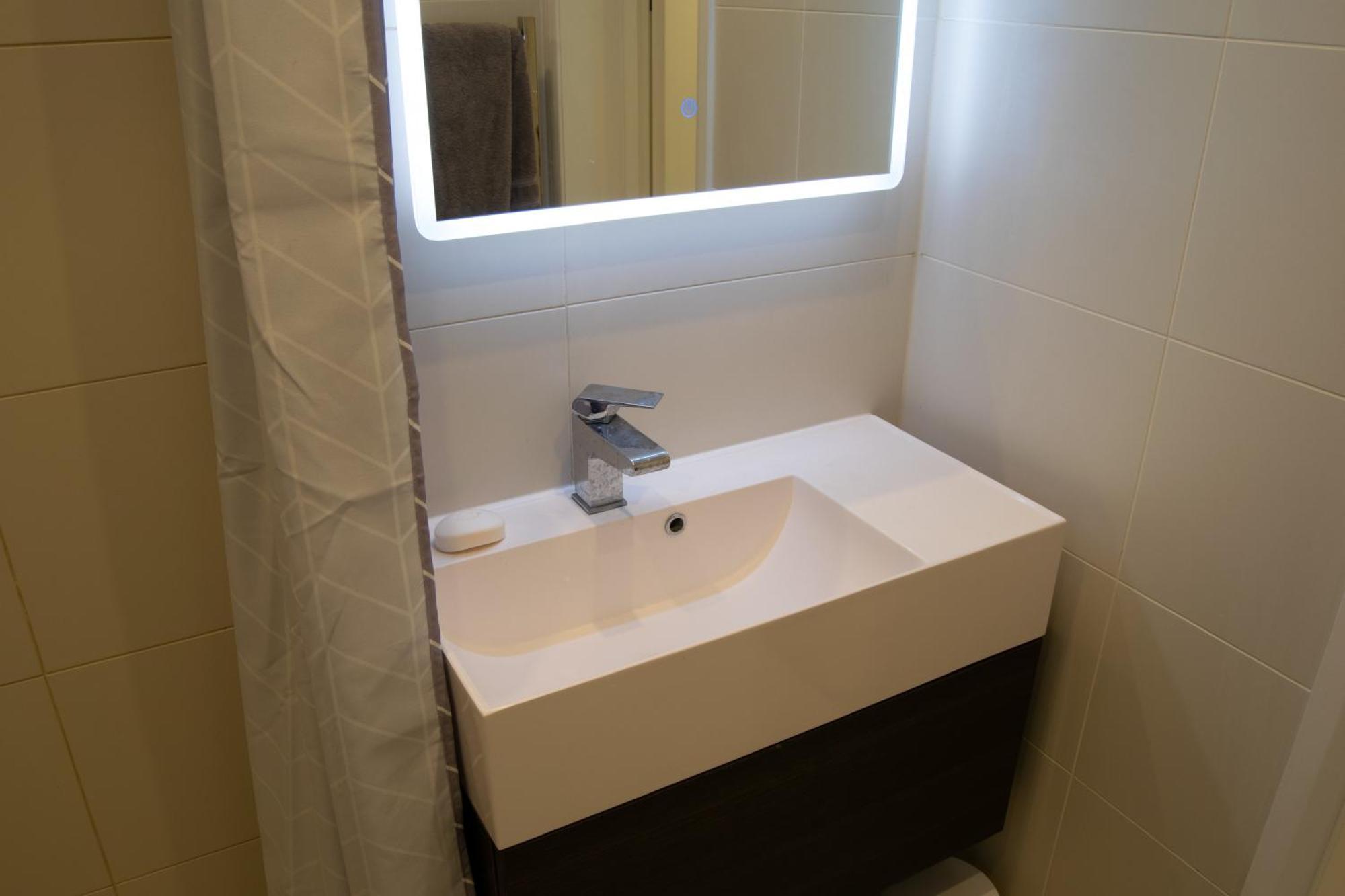 Apartamento Lovely In Near Victoria *