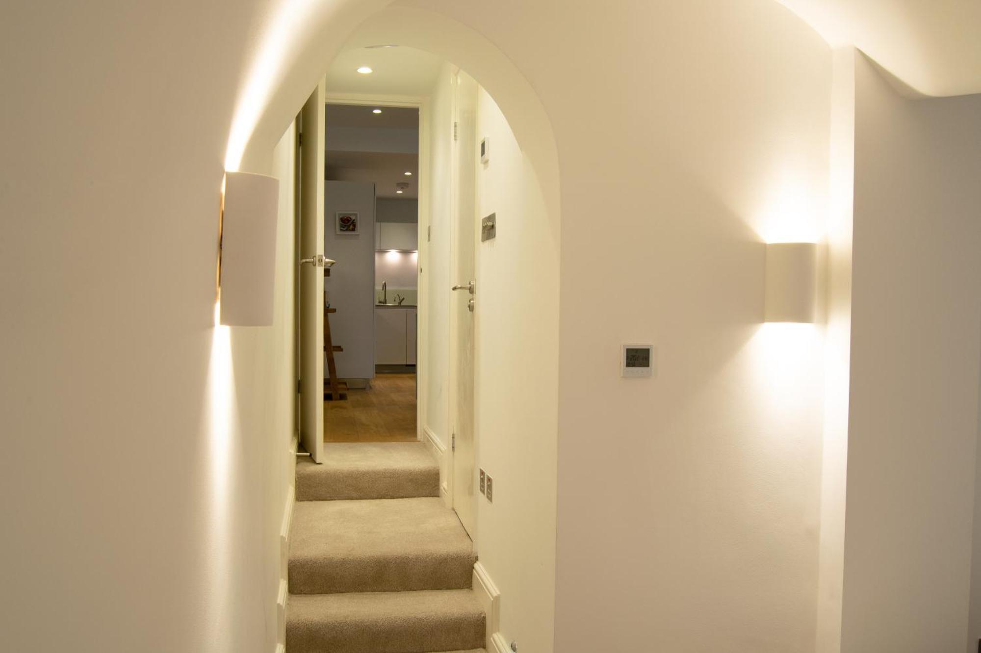Lovely In Near Victoria Apartamento *