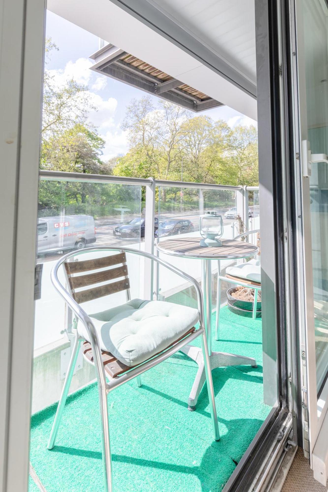 Minimal With Views Over Battersea Park Londres