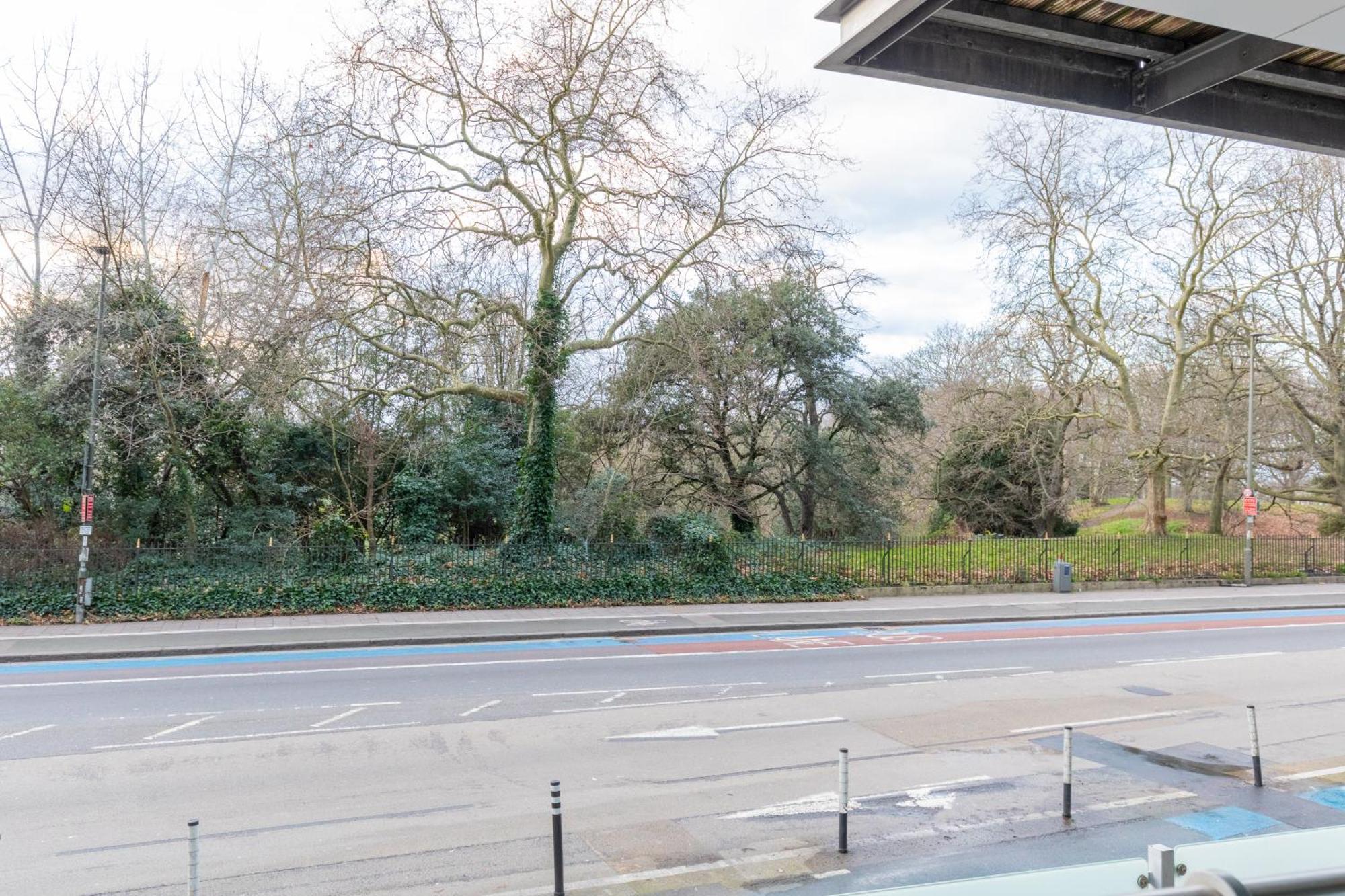 Minimal With Views Over Battersea Park * Londres