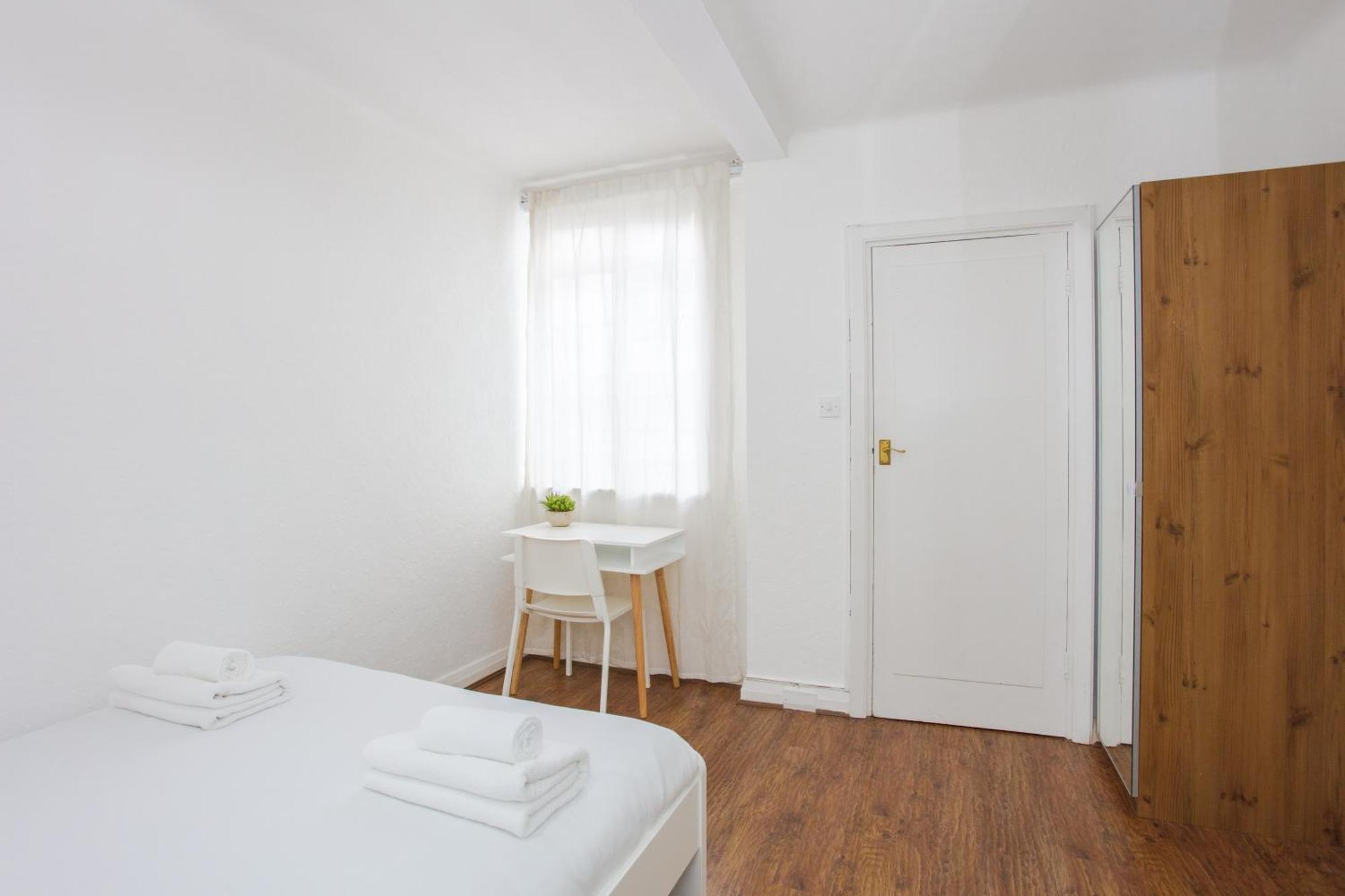 Contemporary 2 Bedroom Flat In Bayswater *