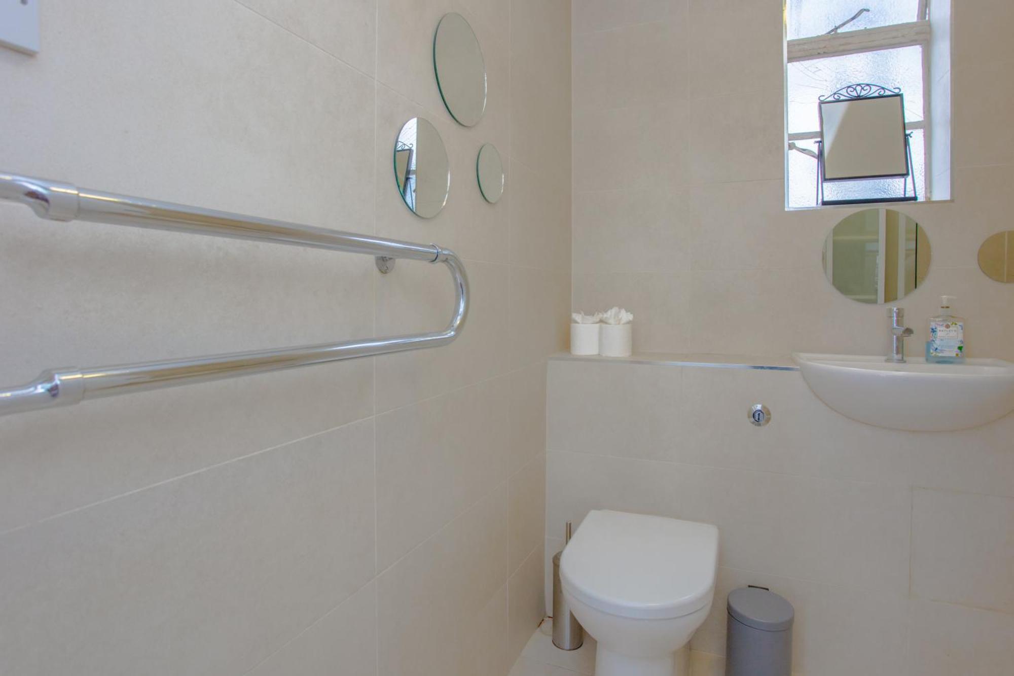 Contemporary 2 Bedroom Flat In Bayswater London