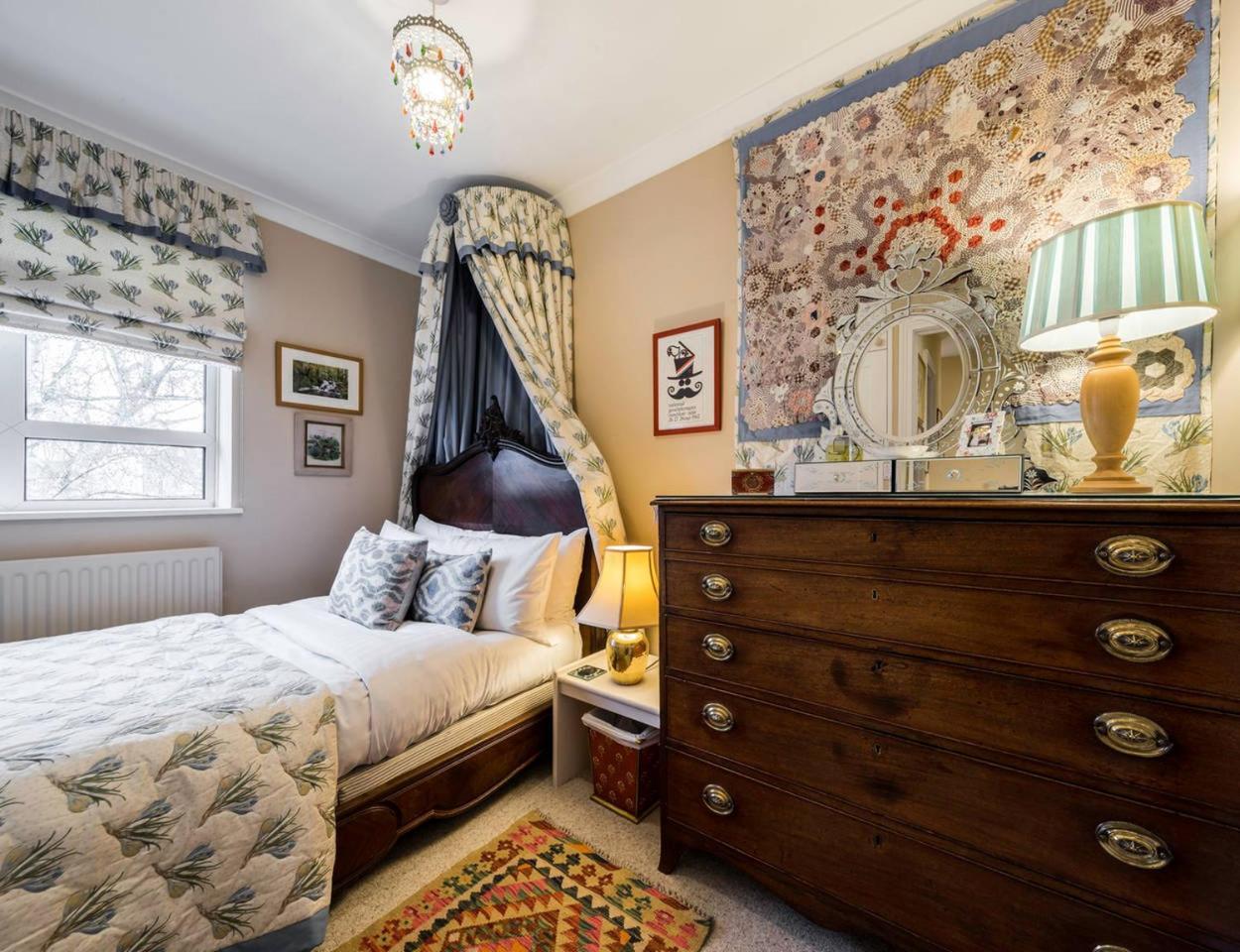3 Bedroom On Portobello Road In Notting Hill Apartment London