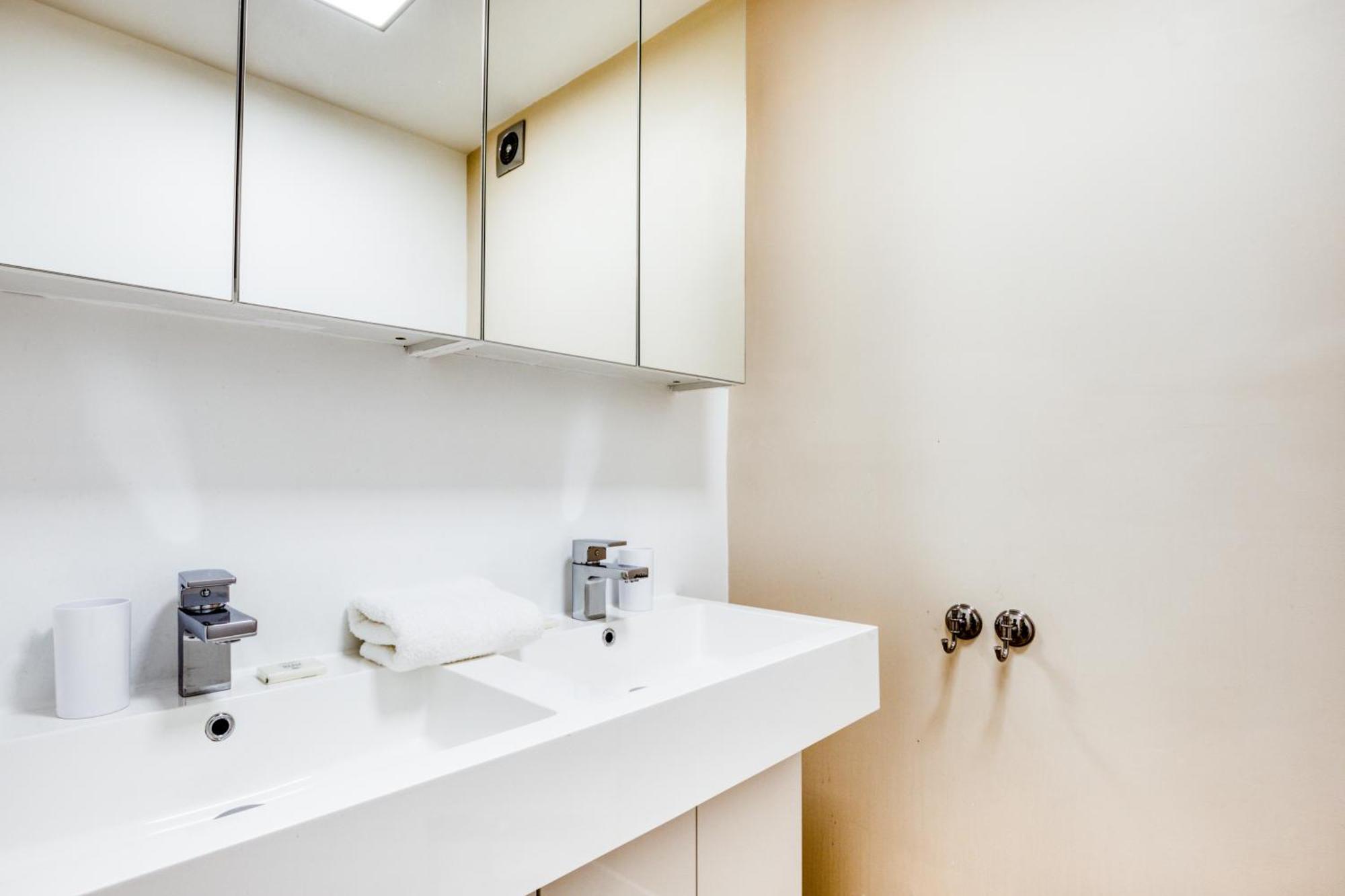 Homely 4 Bedroom House In Brixton
