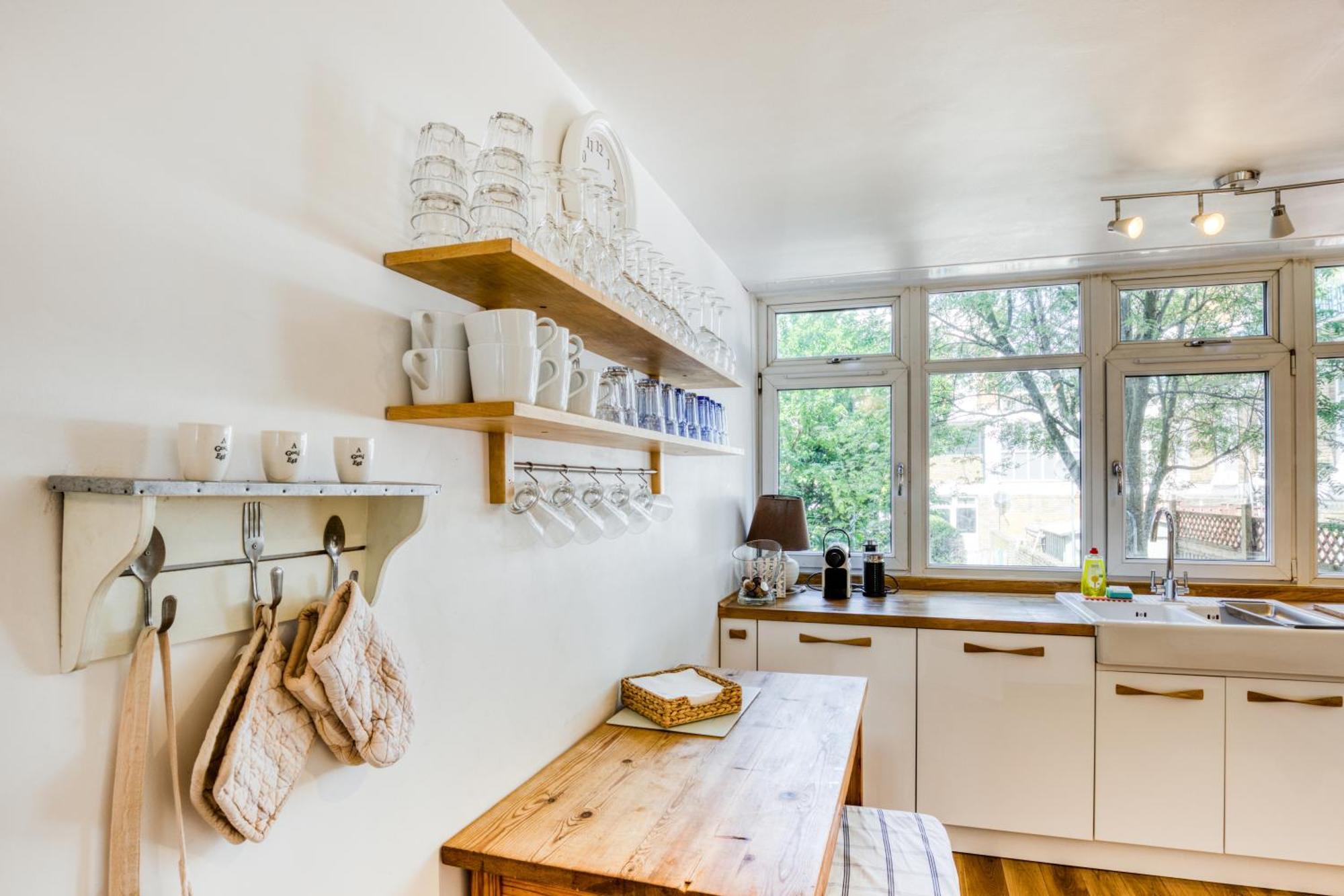 Homely 4 Bedroom House In Brixton * Londres
