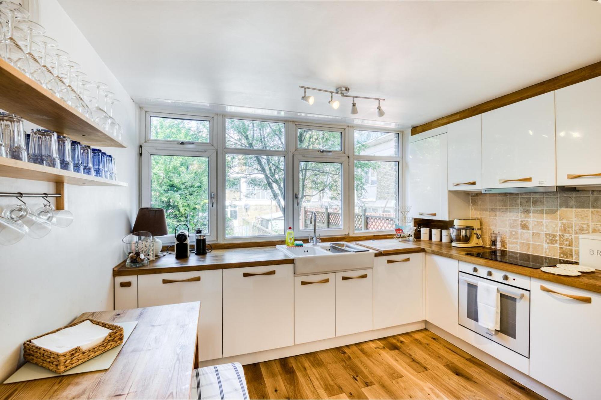 Homely 4 Bedroom House In Brixton * Londres
